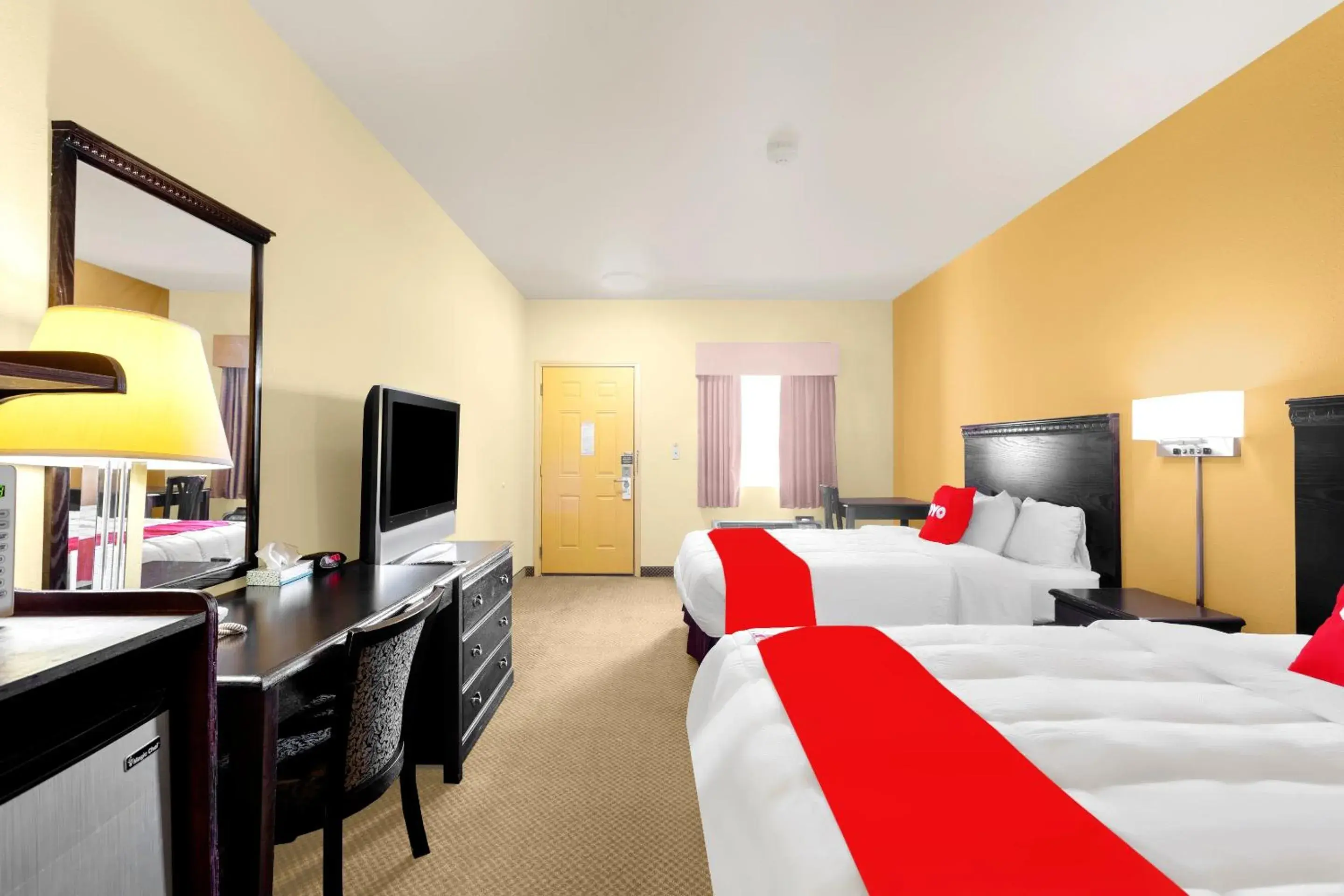 Bedroom, Bed in OYO Hotel Valley View TX, I-35 Bedroom, Bed in OYO Hotel Valley View TX, I-35