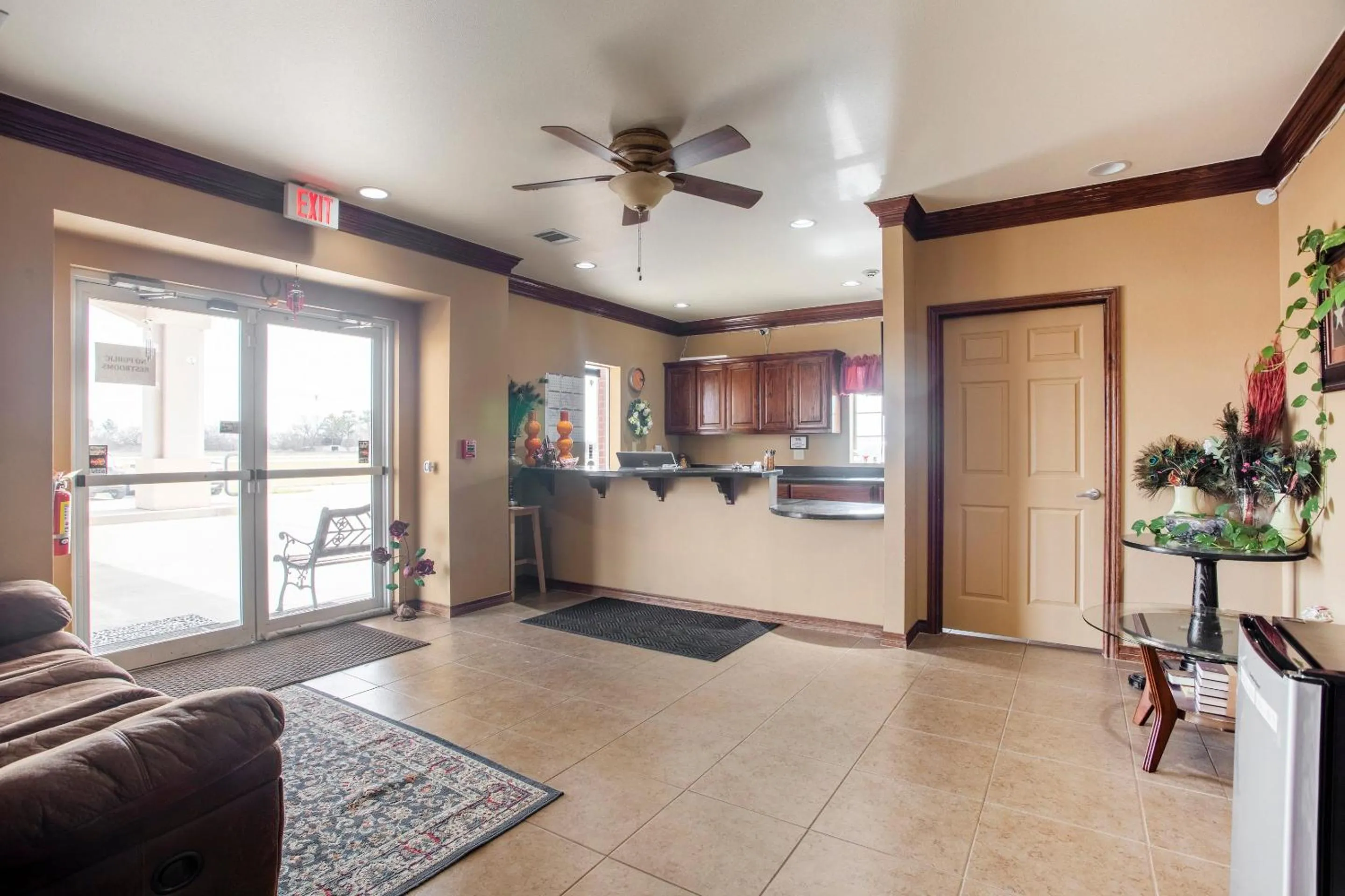 Lobby or reception in OYO Hotel Valley View TX, I-35