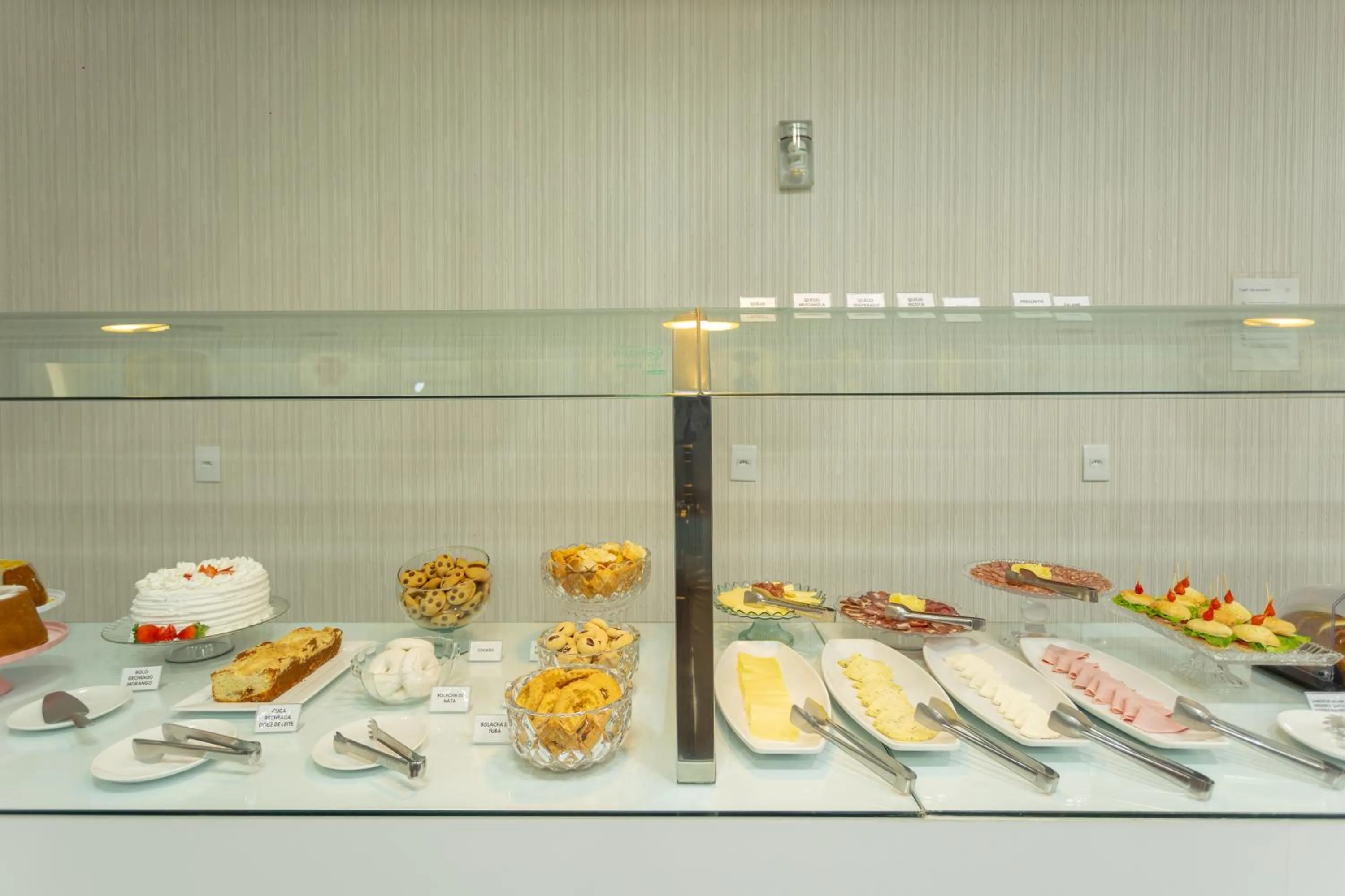 Breakfast in Hiber Hotel - Acesso a Chapecó