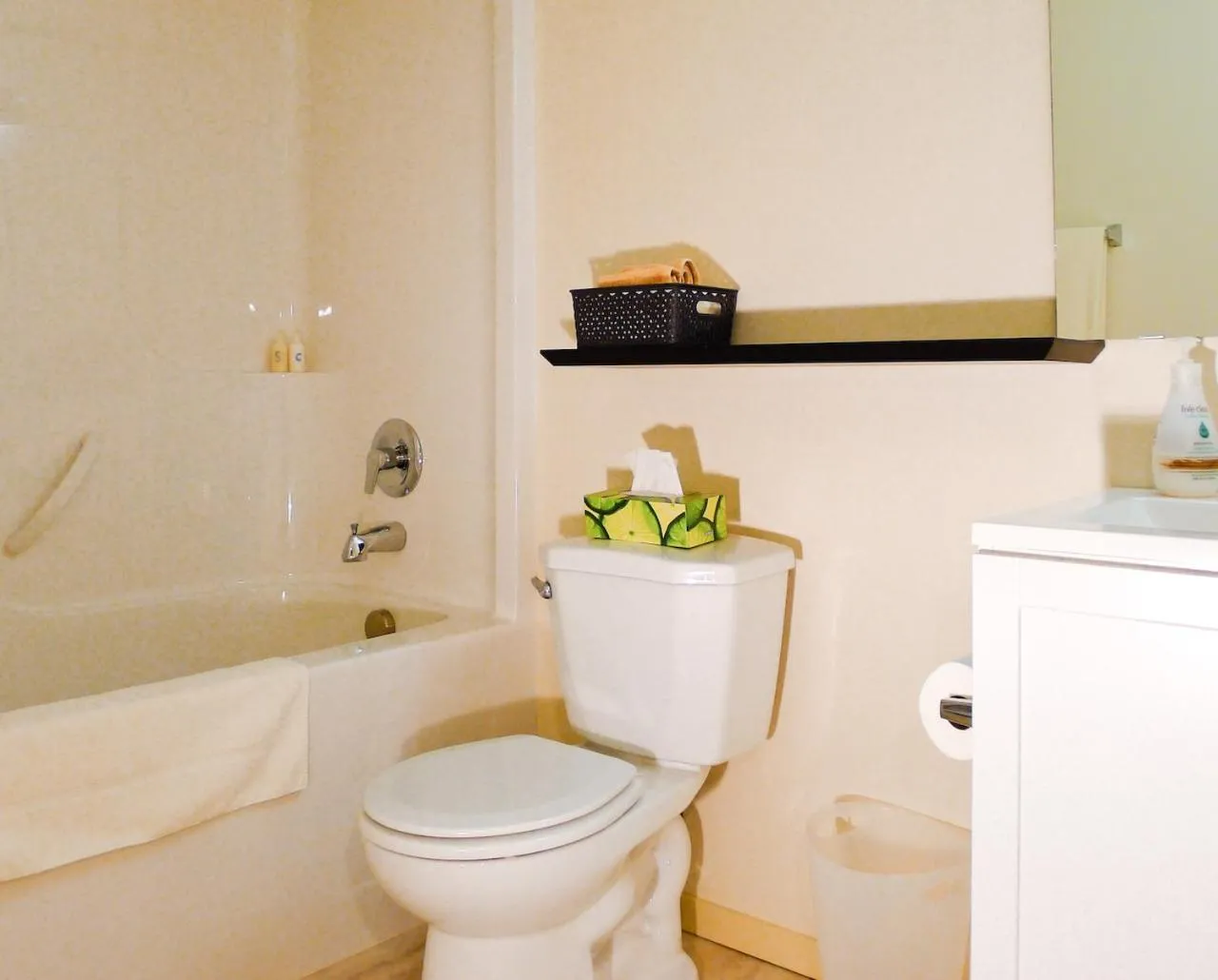 Shower in AnnArthur Guest House