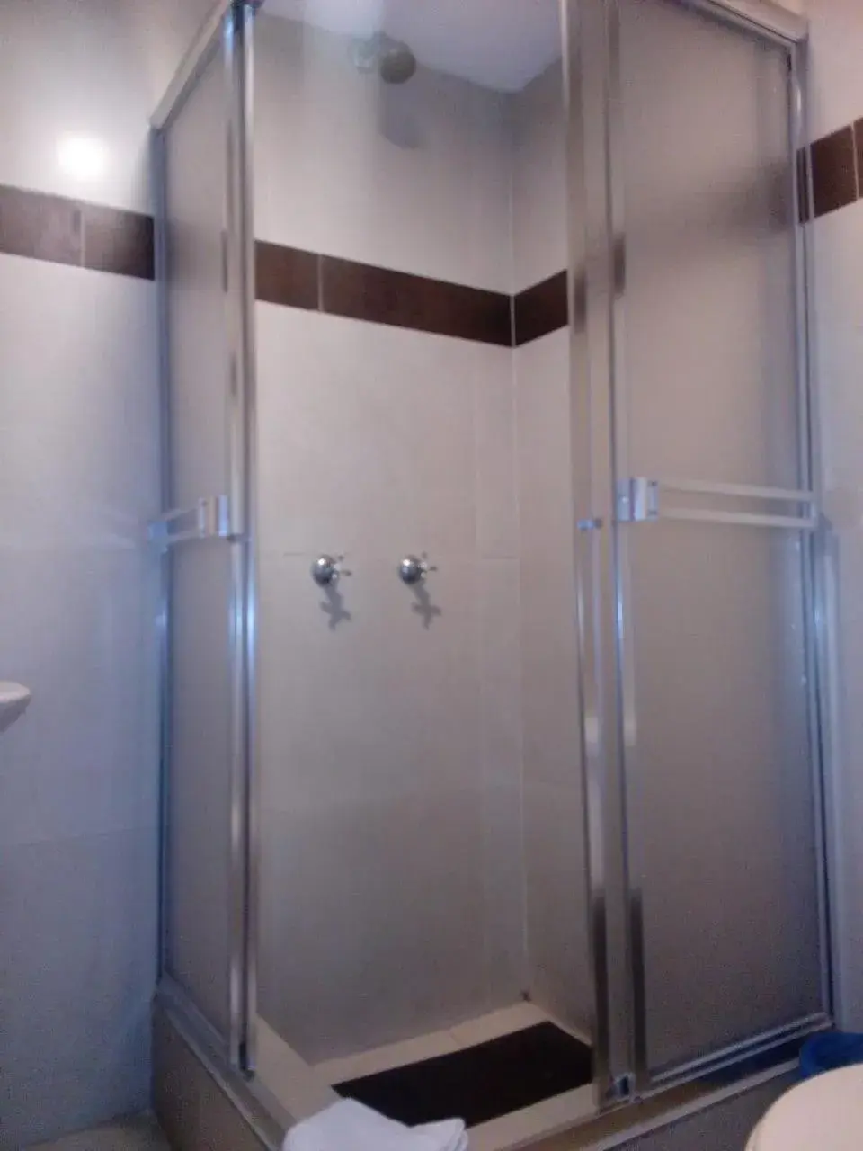 Triple Room with Private Bathroom in Hotel Saint Thomas Triple Room with Private Bathroom in Hotel Saint Thomas