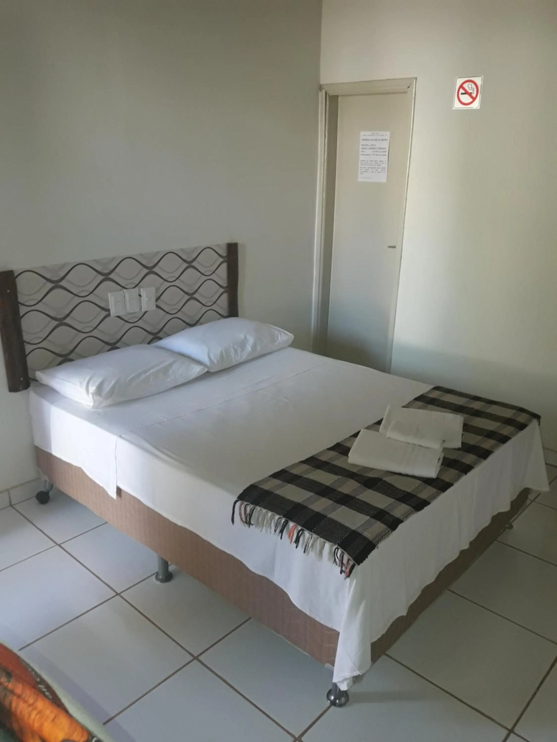 Bathroom, Bed in Canoas Hotel