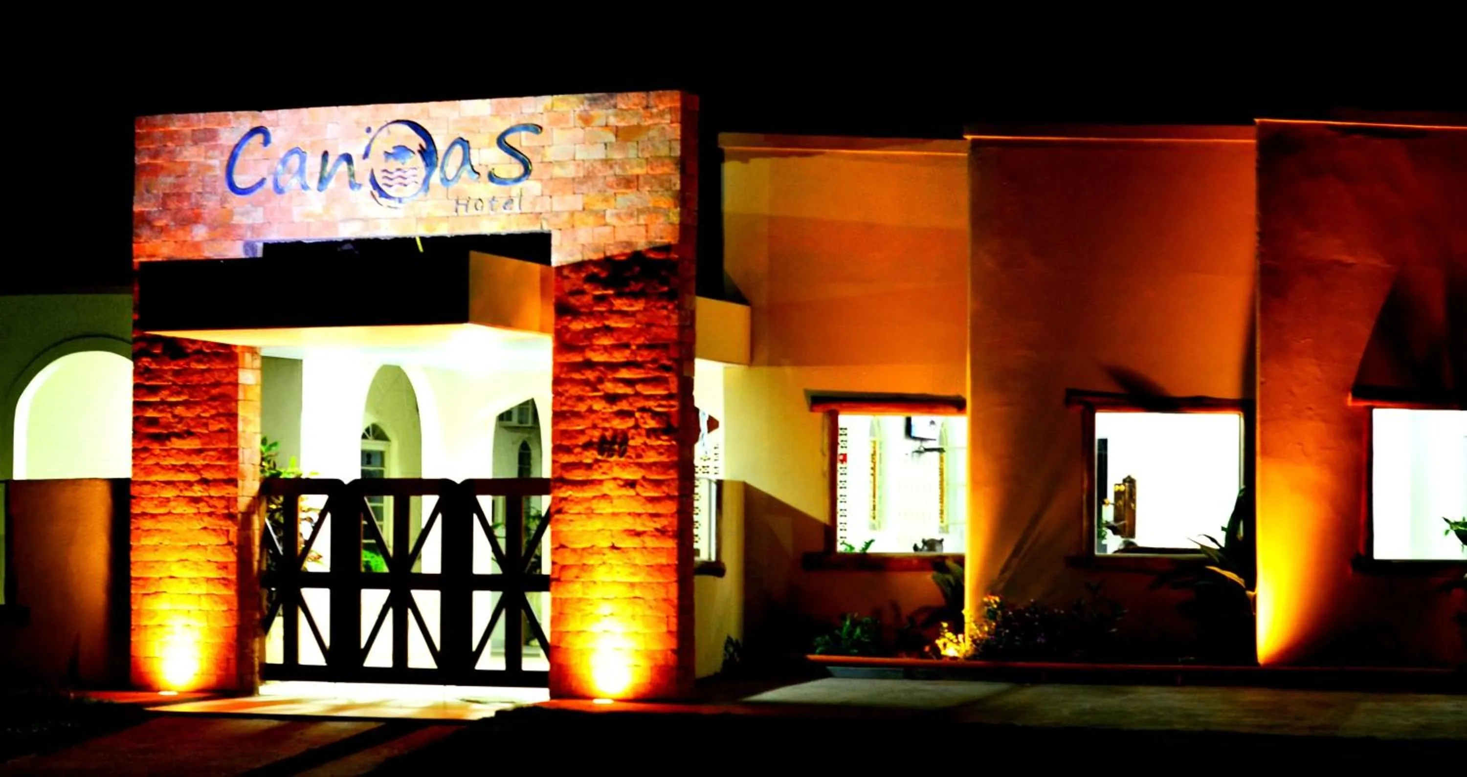 Facade/entrance in Canoas Hotel