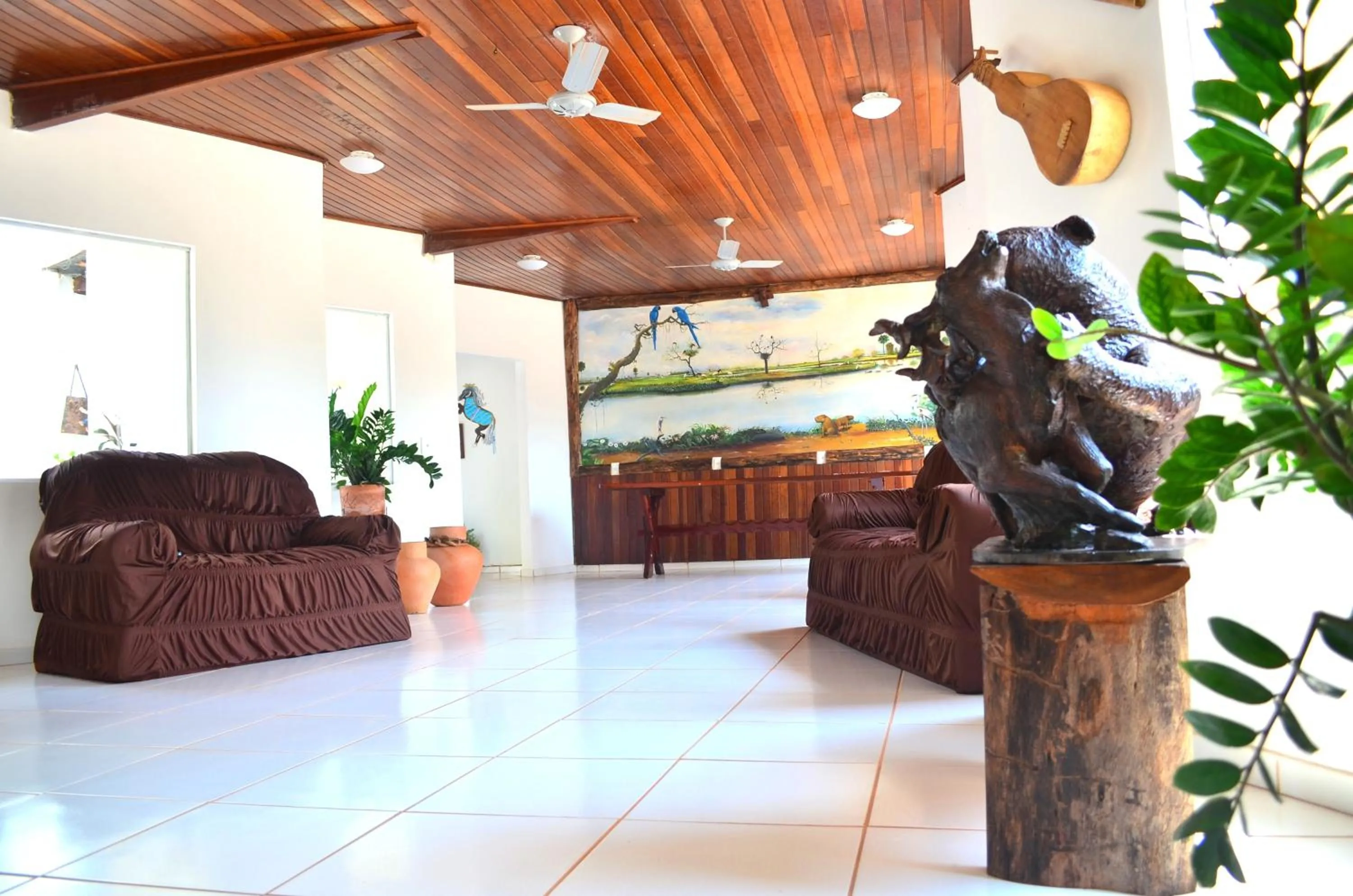 Communal lounge/ TV room in Canoas Hotel