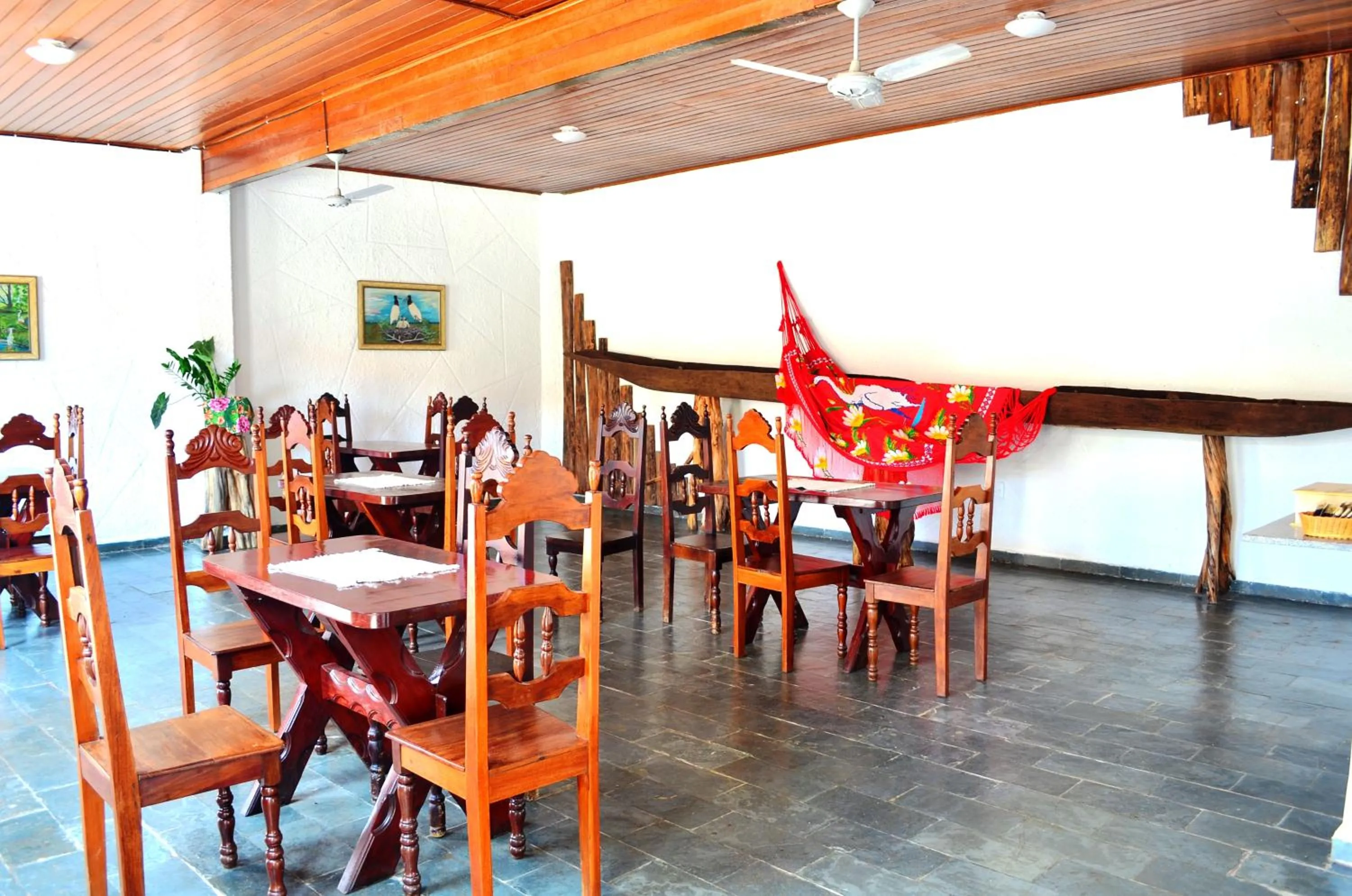 Restaurant/places to eat in Canoas Hotel