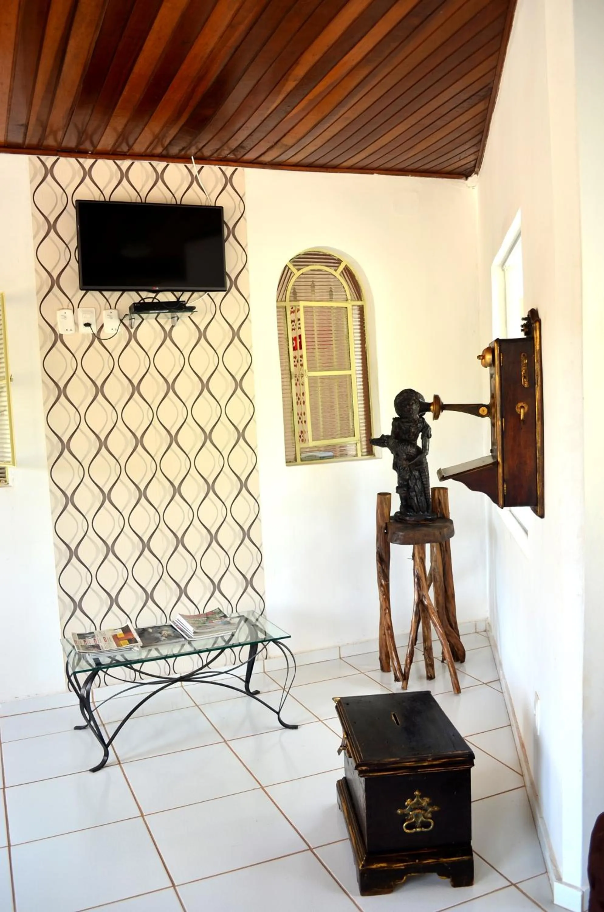 Communal lounge/ TV room in Canoas Hotel