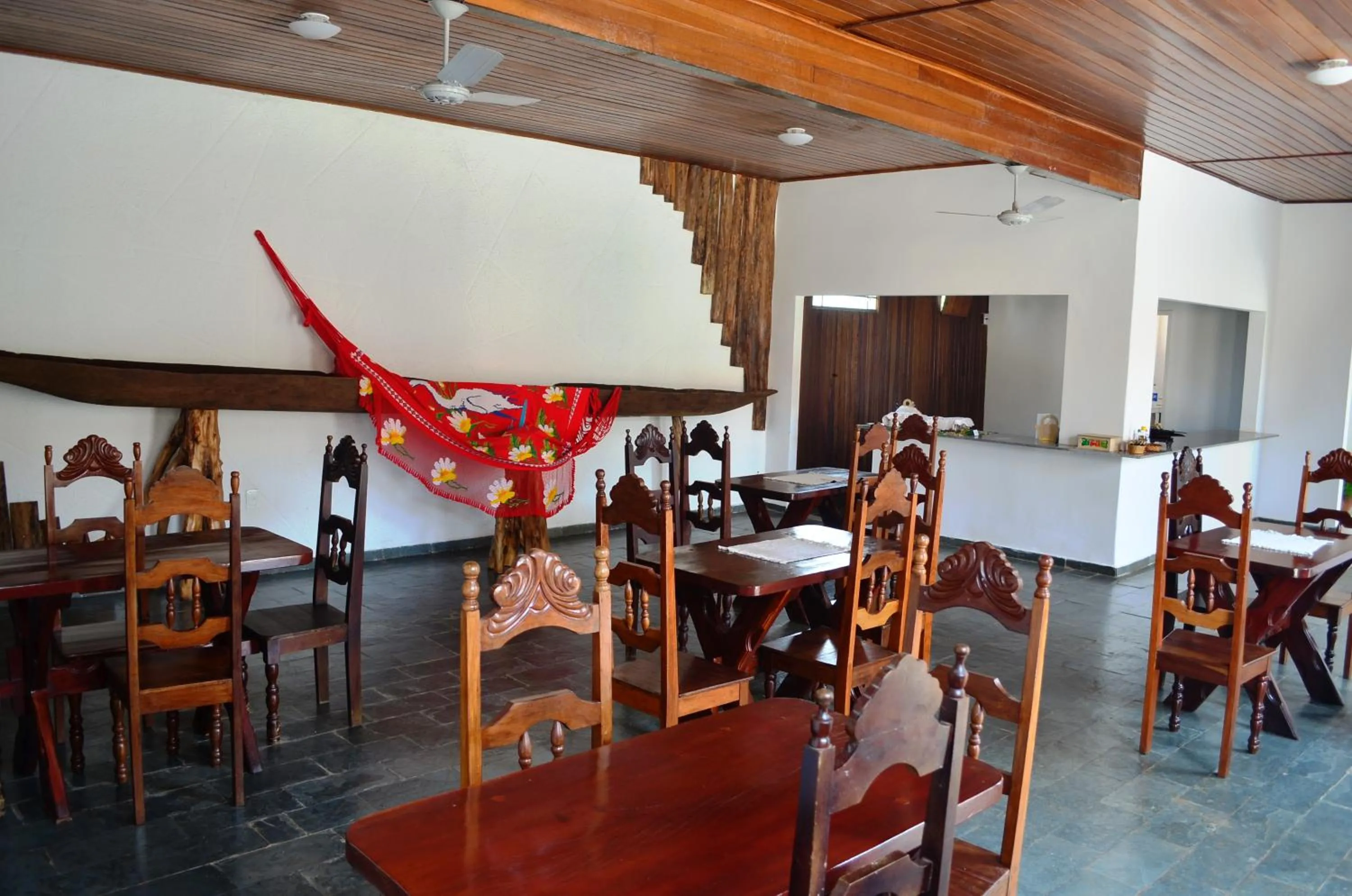 Restaurant/places to eat in Canoas Hotel