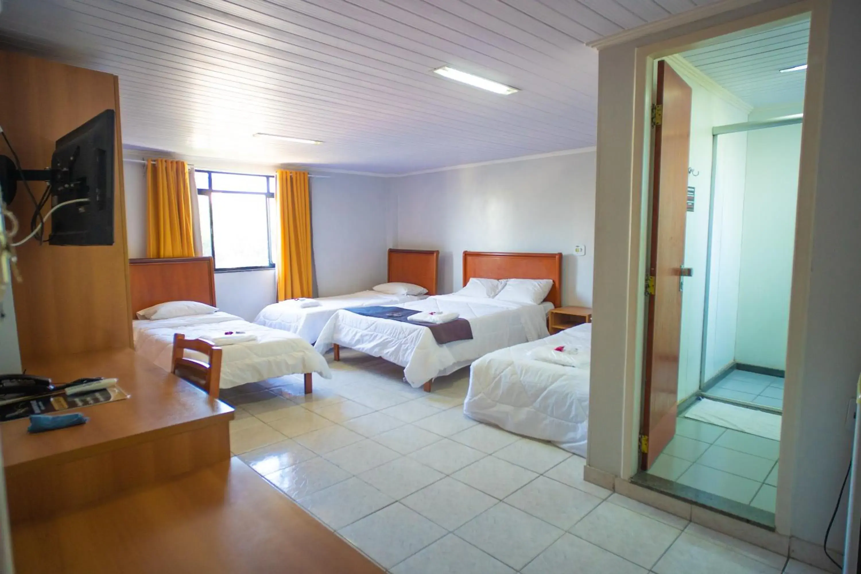 Quadruple Room with Private Bathroom in Ano Bom Palace Hotel Quadruple Room with Private Bathroom in Ano Bom Palace Hotel