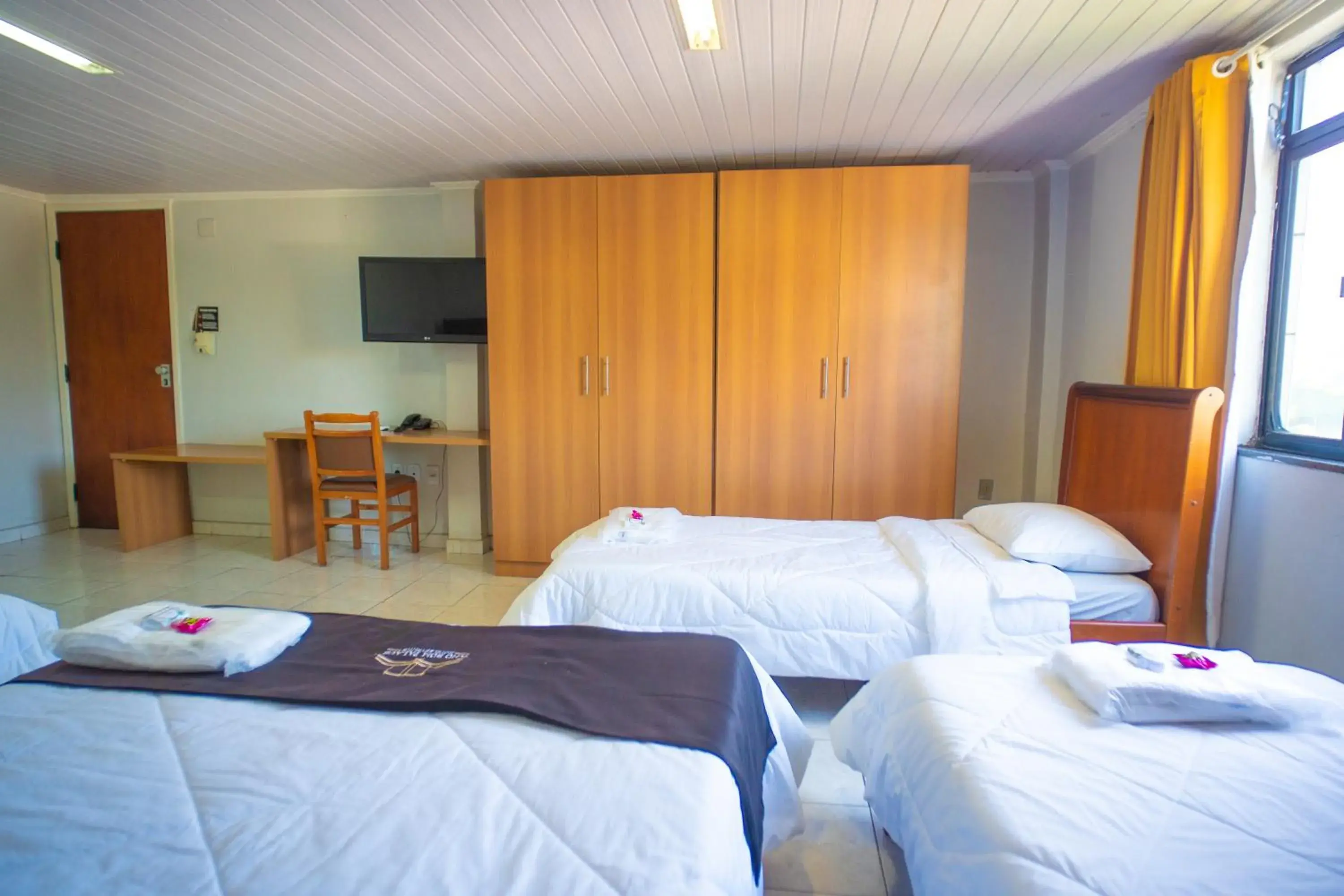 Triple Room with Private Bathroom in Ano Bom Palace Hotel Triple Room with Private Bathroom in Ano Bom Palace Hotel