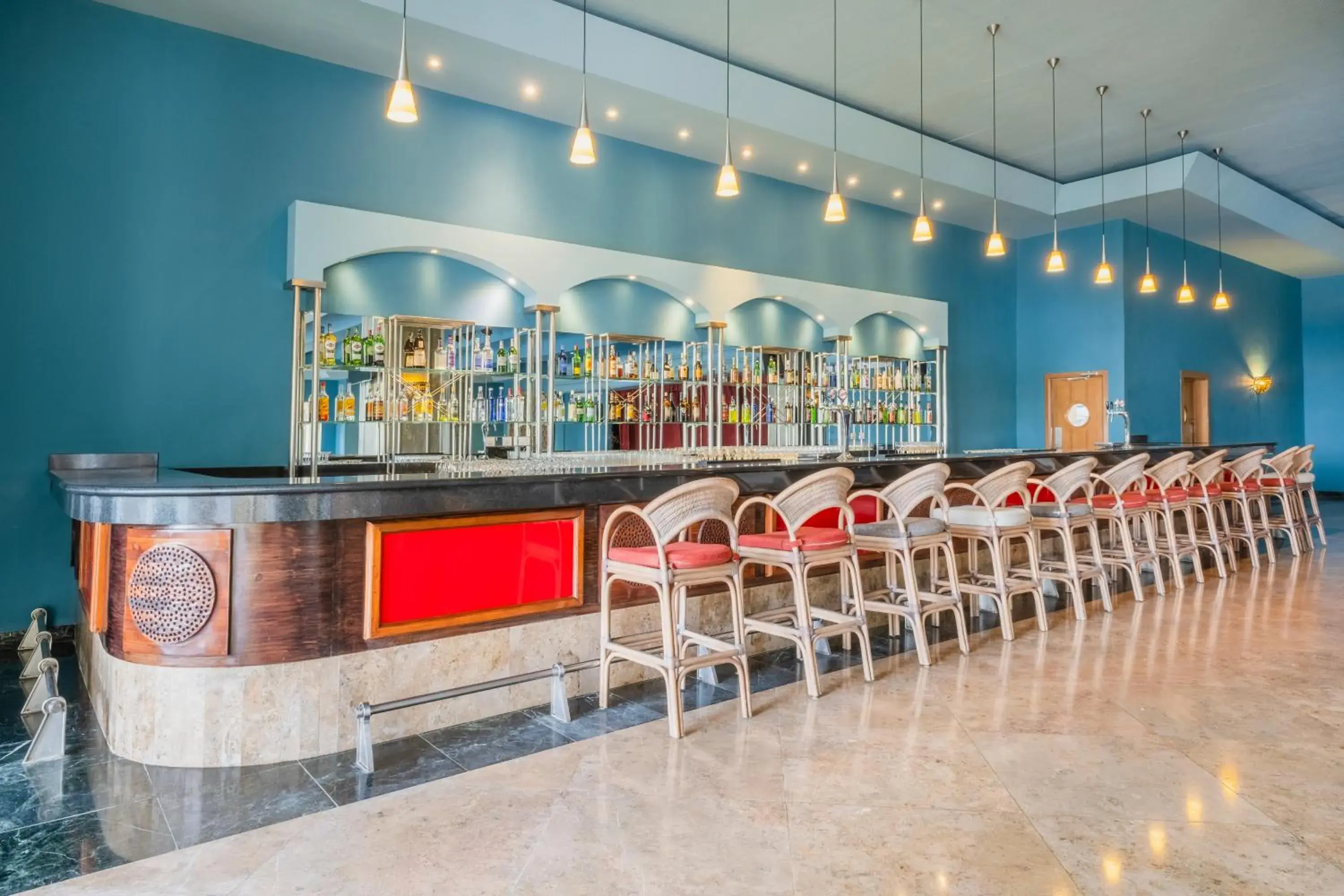 Lounge or bar in Iberostar Waves Rose Hall Beach - All Inclusive Lounge or bar in Iberostar Waves Rose Hall Beach - All Inclusive