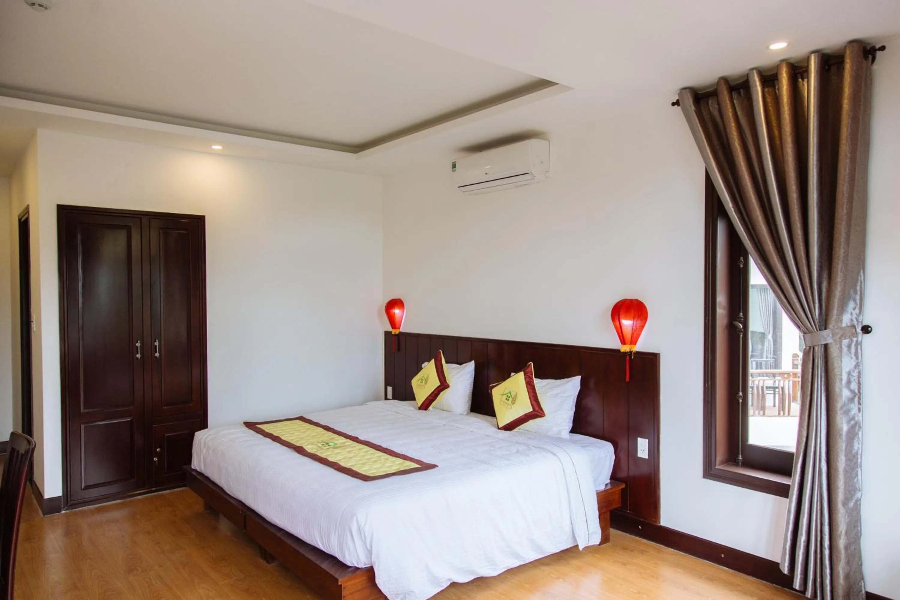 Photo of the whole room, Bed in Hoi An Golden Rice Villa