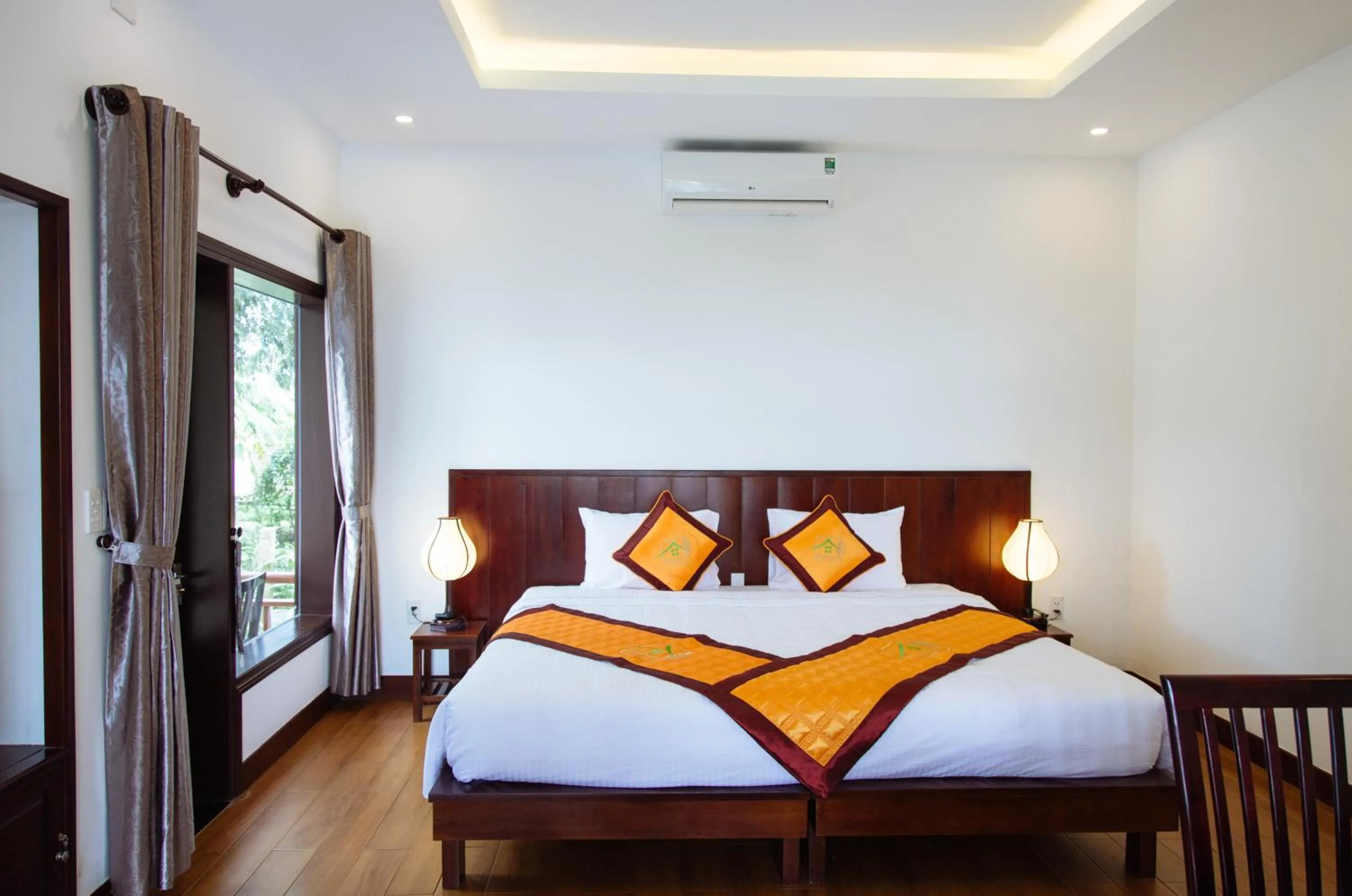 Photo of the whole room, Bed in Hoi An Golden Rice Villa