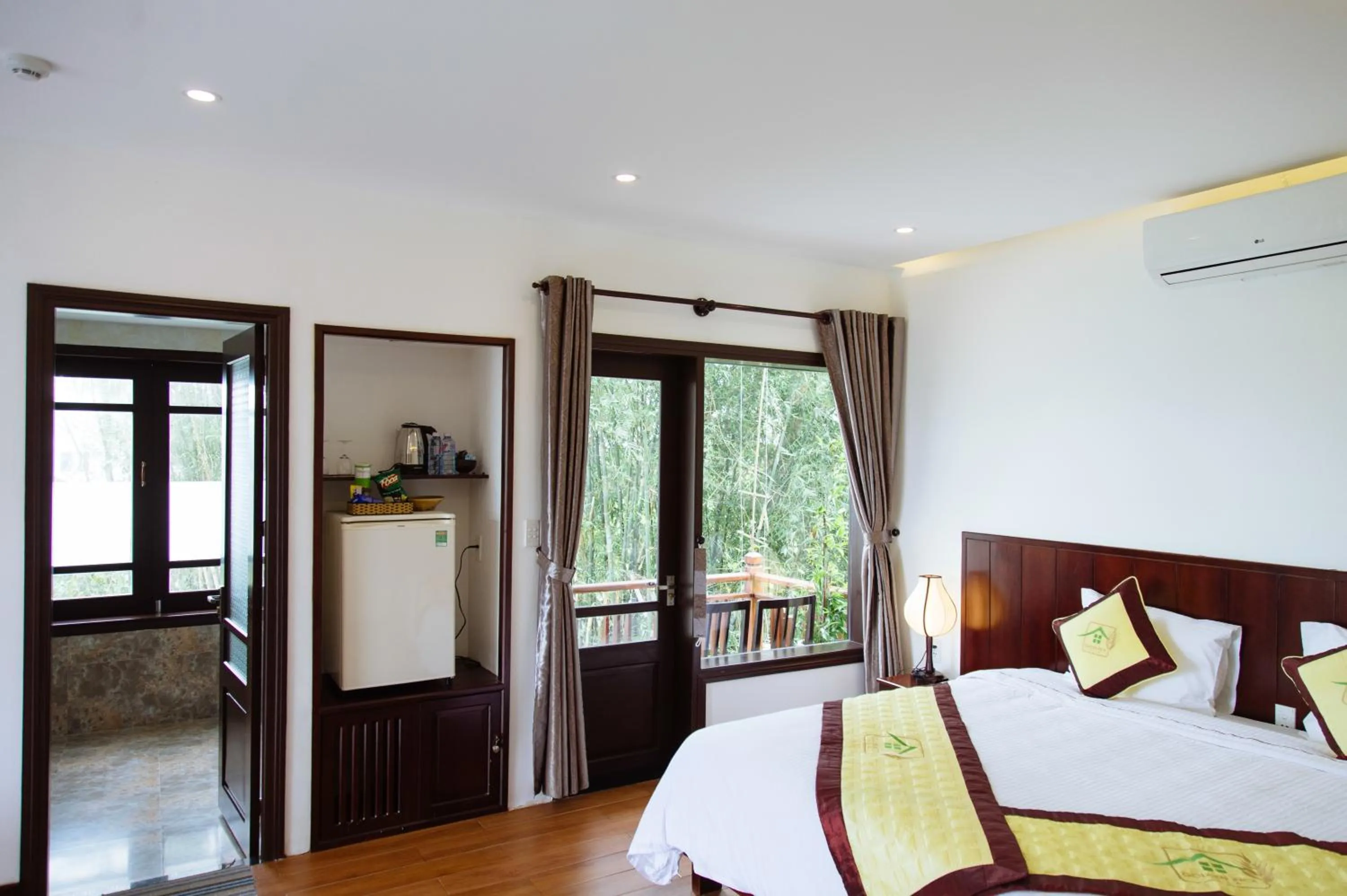 Photo of the whole room, Bed in Hoi An Golden Rice Villa