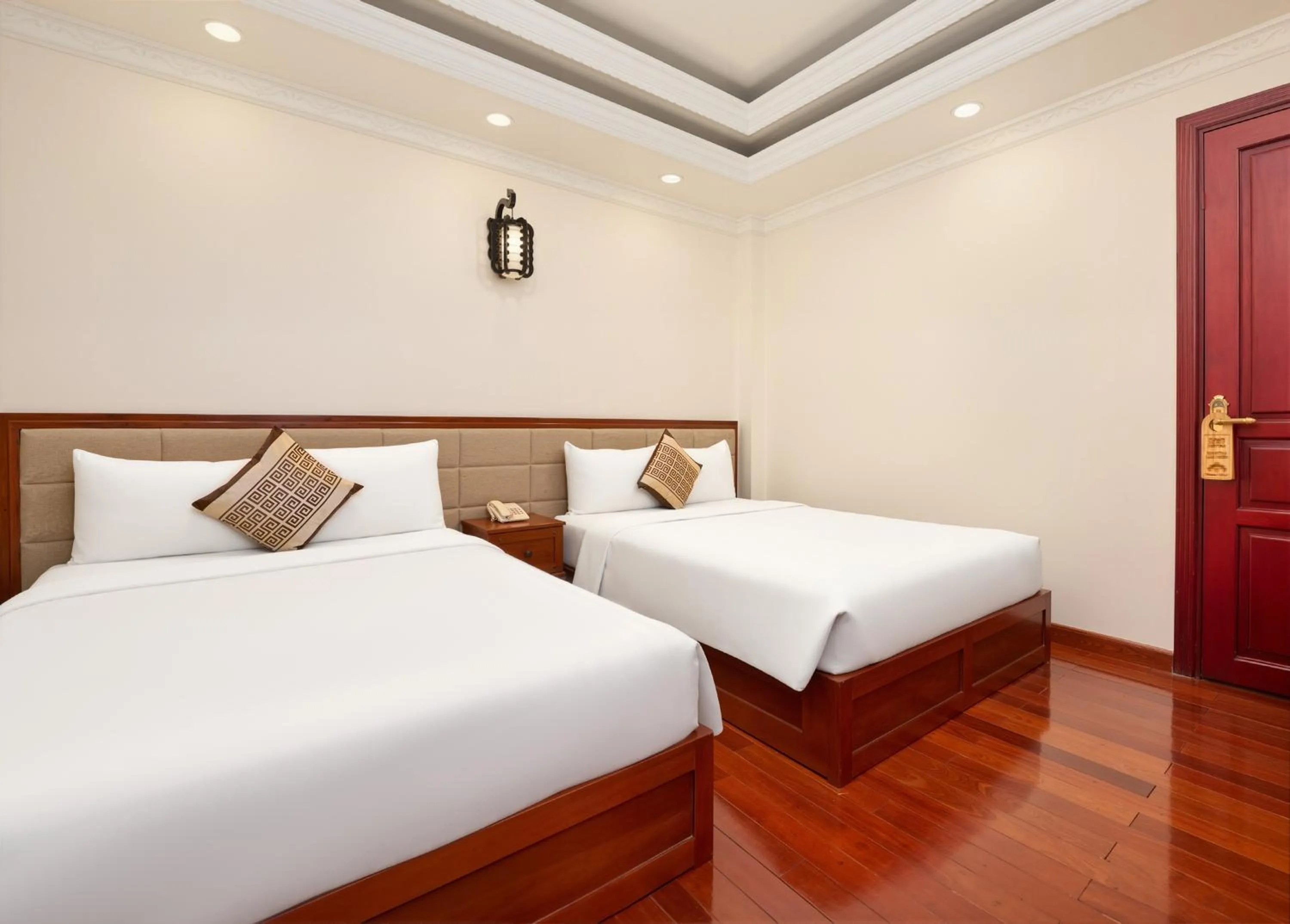 Bedroom, Bed in Diamond Hotel