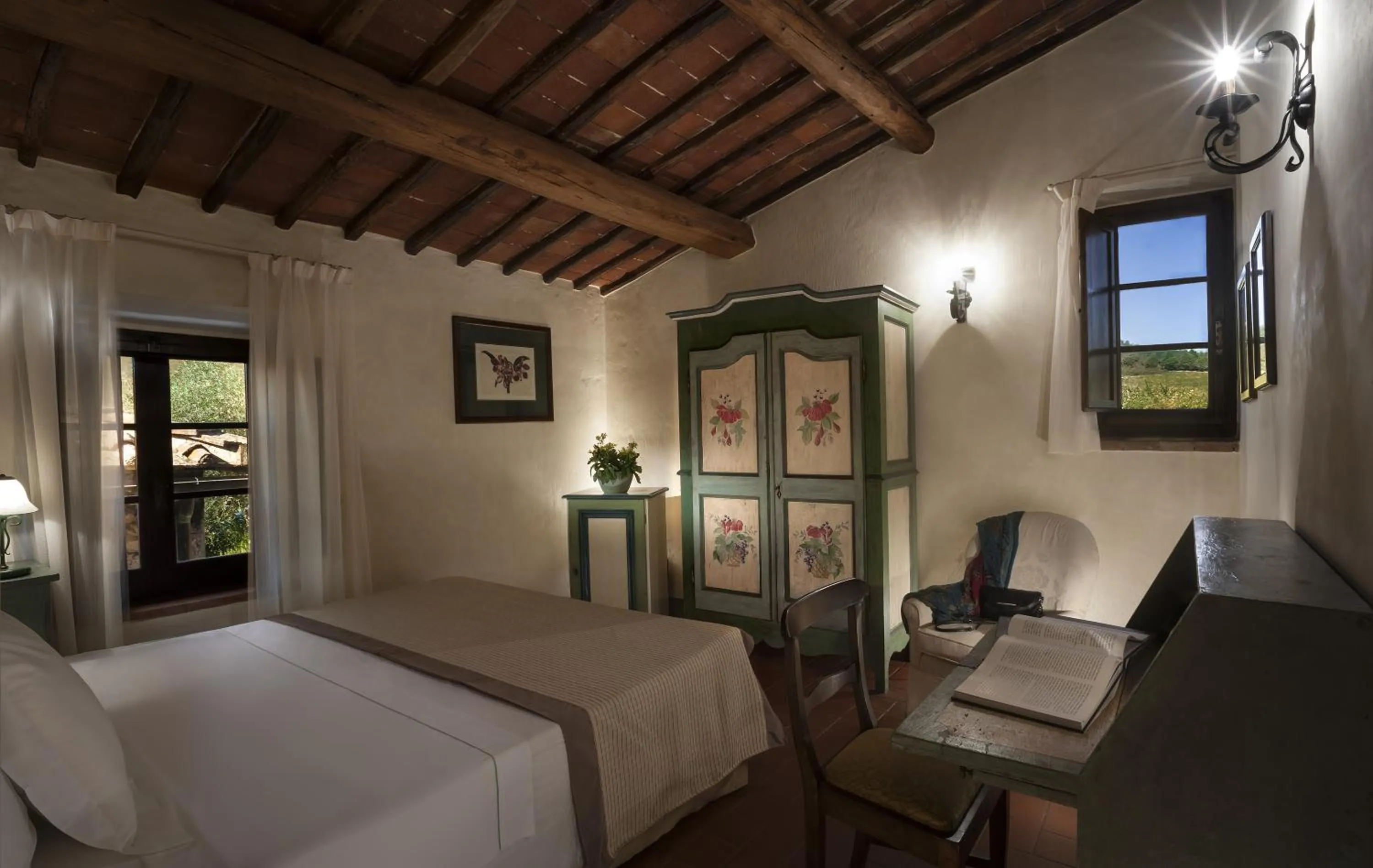 Photo of the whole room, Bed in Castello di Spaltenna Exclusive Resort & Spa