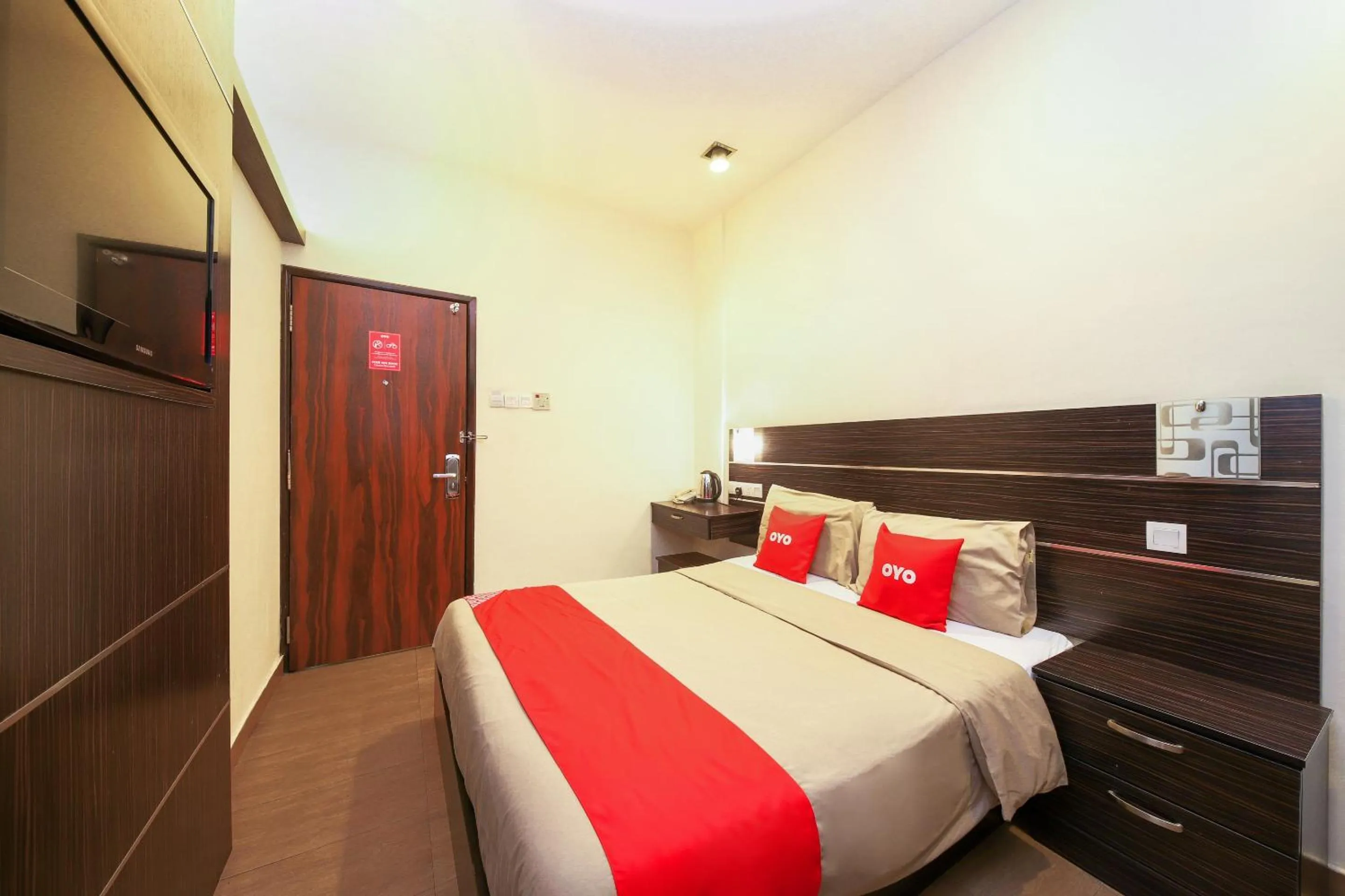 Bedroom in OYO 108 Golden Palace Hotel