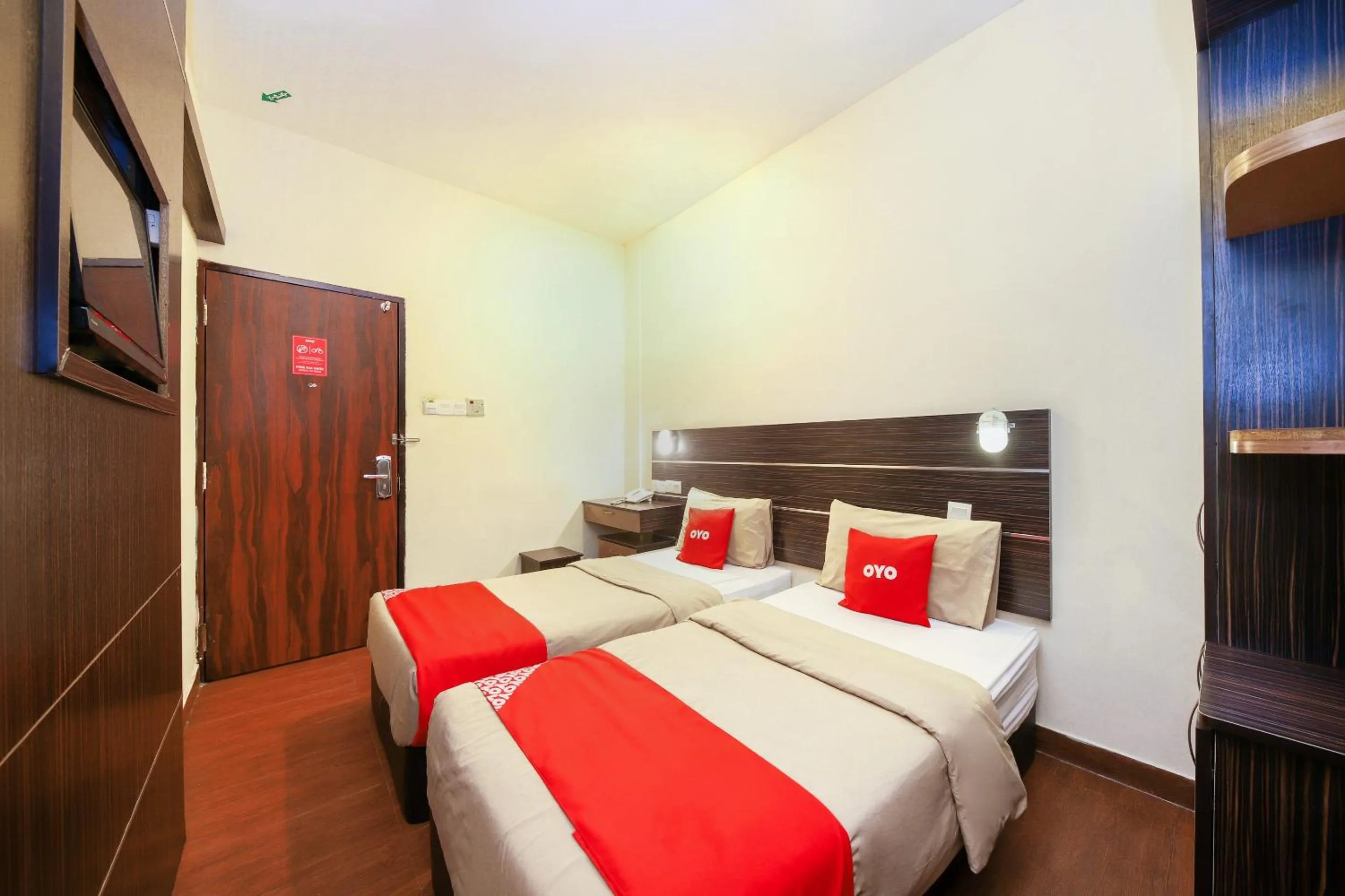 Bedroom in OYO 108 Golden Palace Hotel