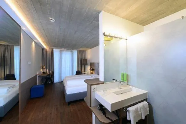 Bathroom, Bed in arte Hotel Kufstein