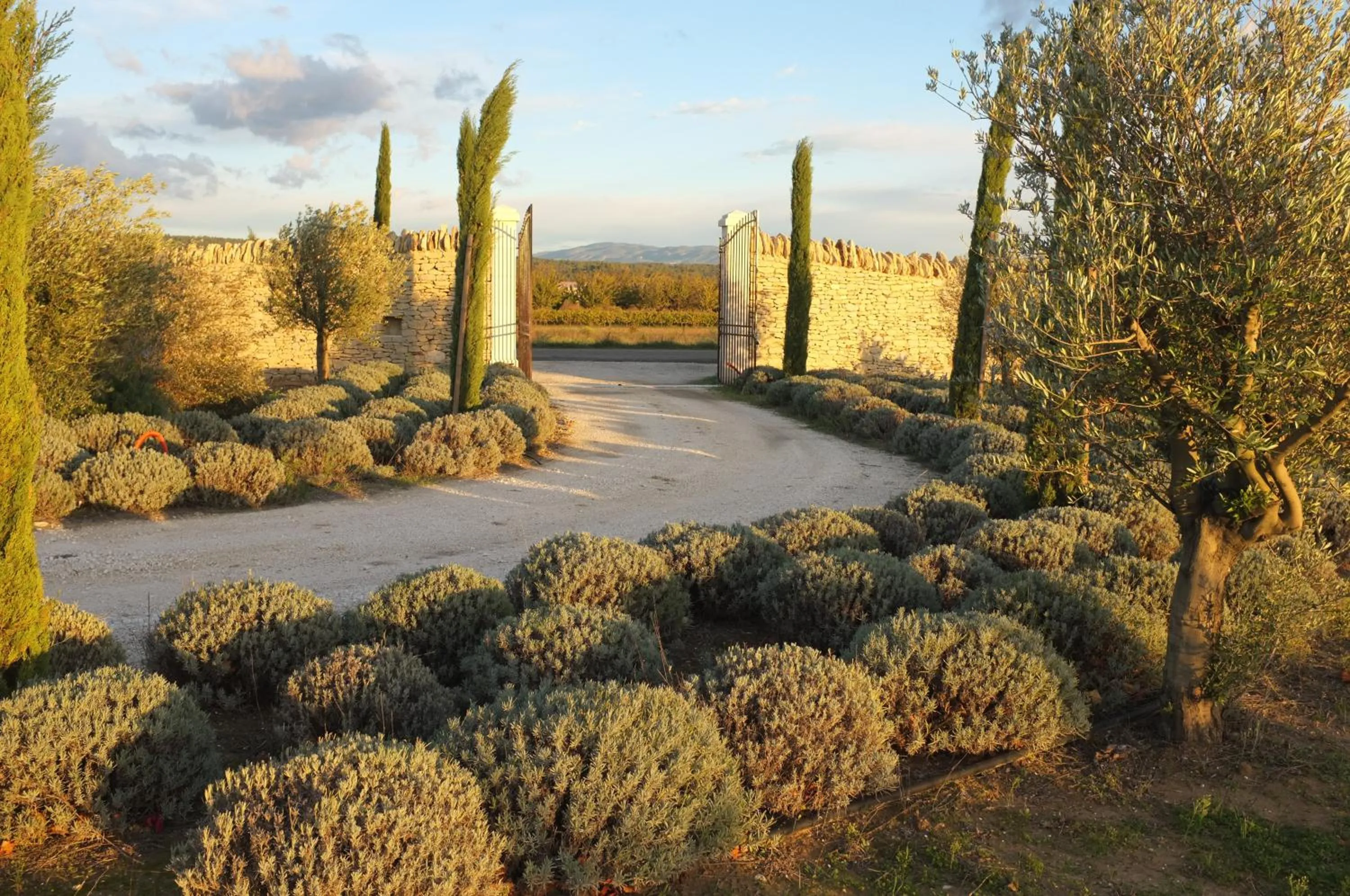Facade/entrance in Clos De La Fontaine