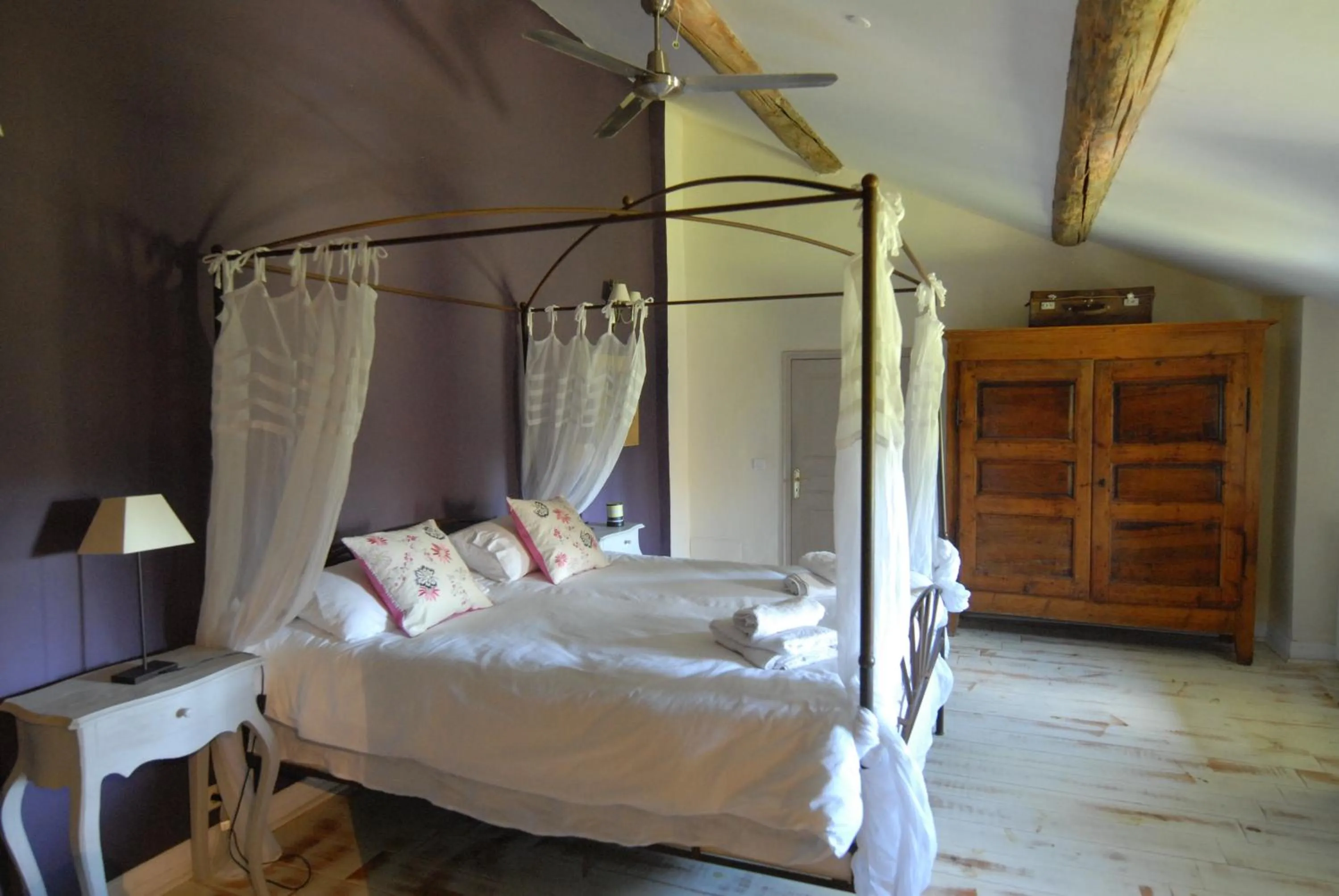 Bedroom, Bed in Clos De La Fontaine