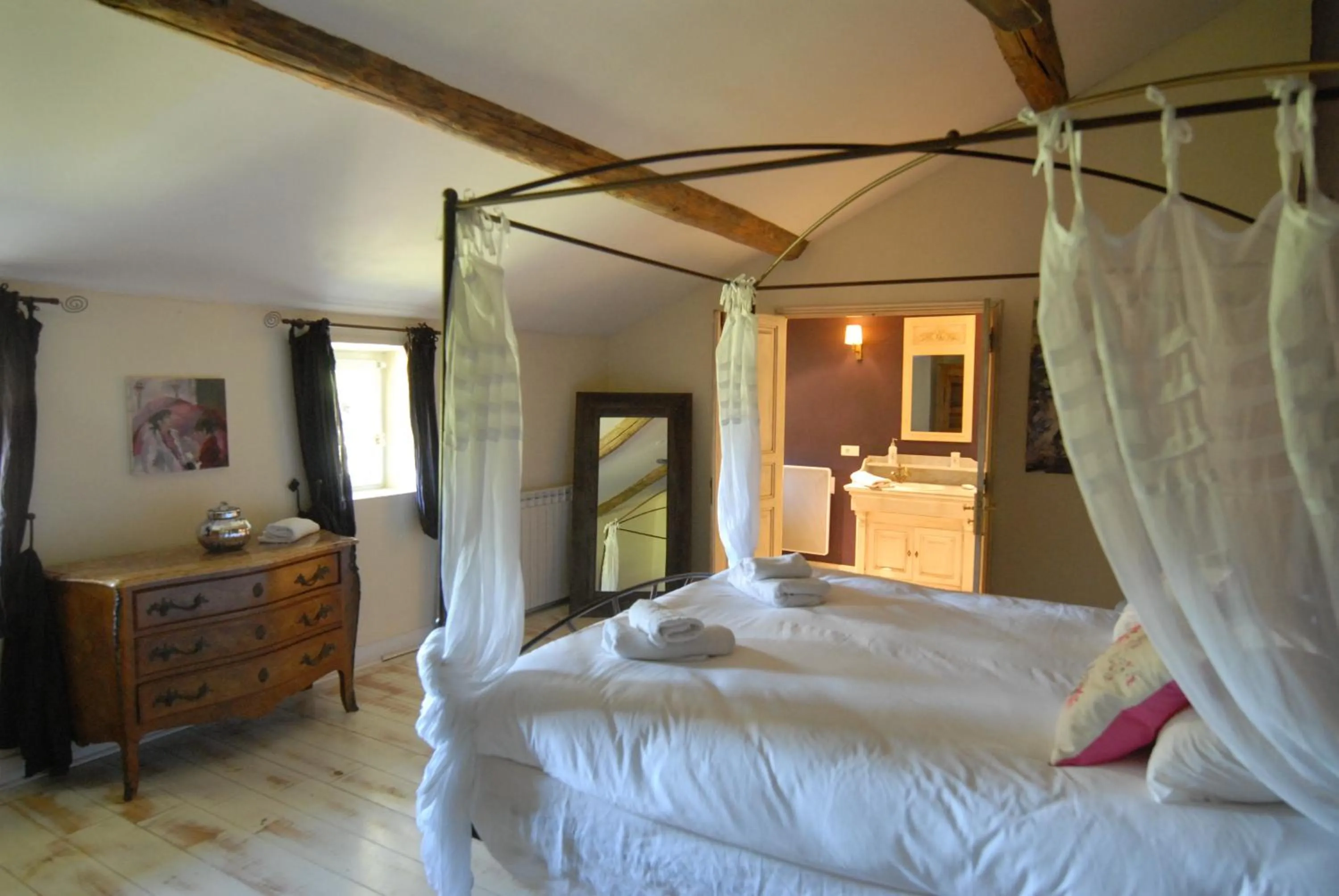 Bathroom, Bed in Clos De La Fontaine