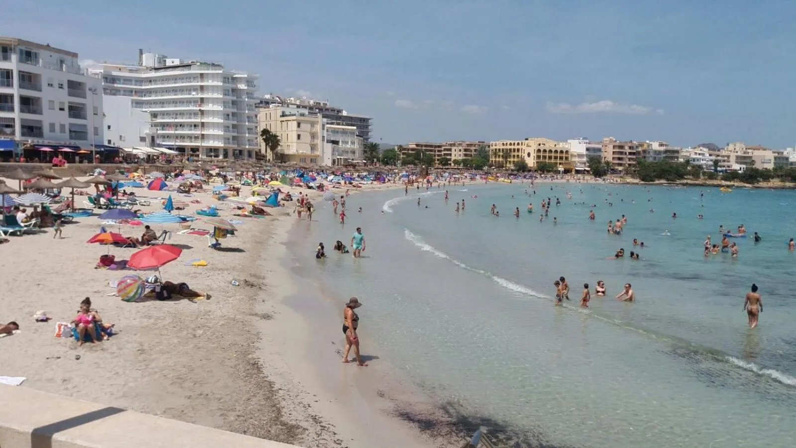 Beach in BJ Hostal Bona Vista
