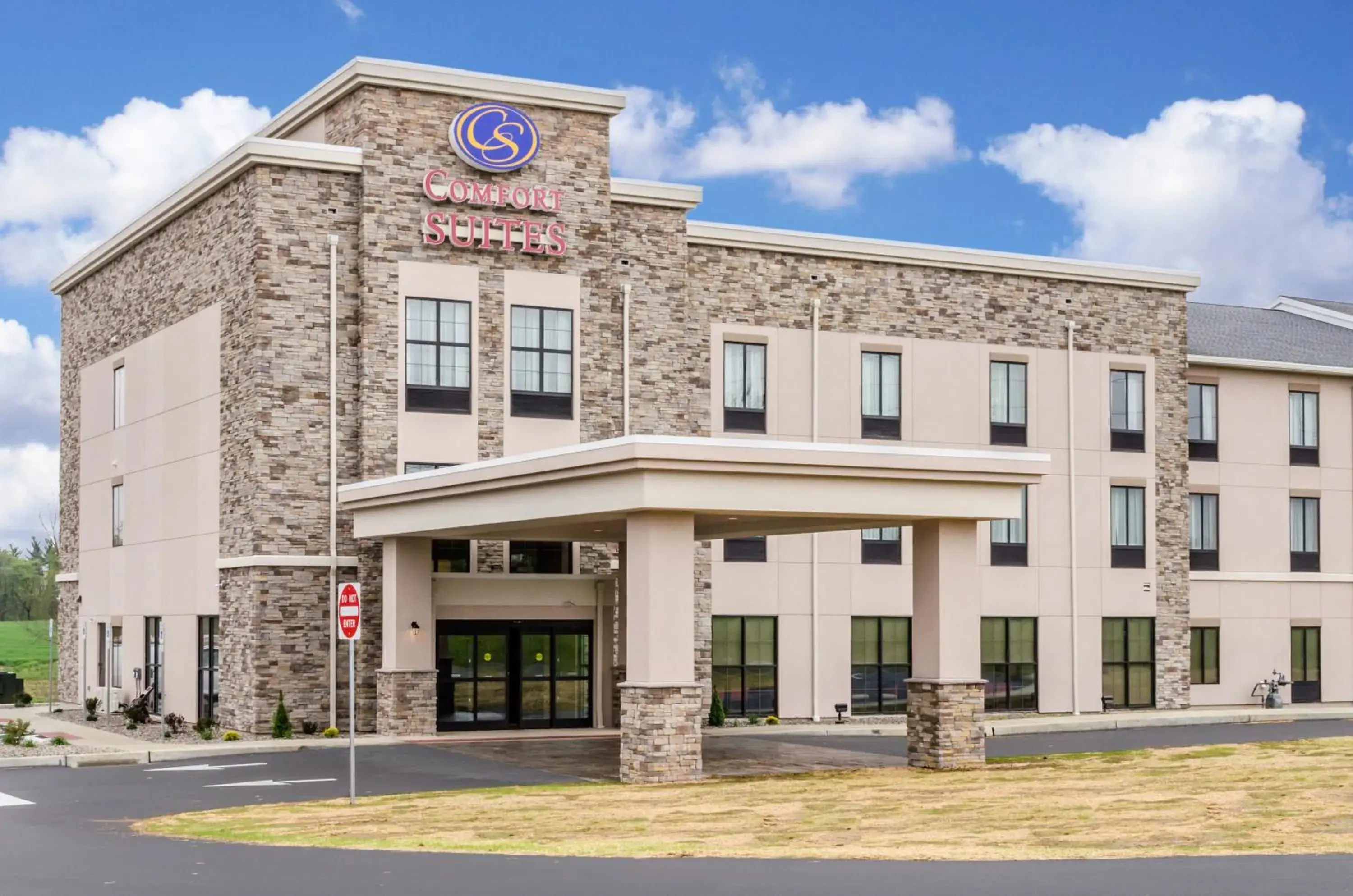 Property building in Comfort Suites Manheim - Lancaster Property building in Comfort Suites Manheim - Lancaster