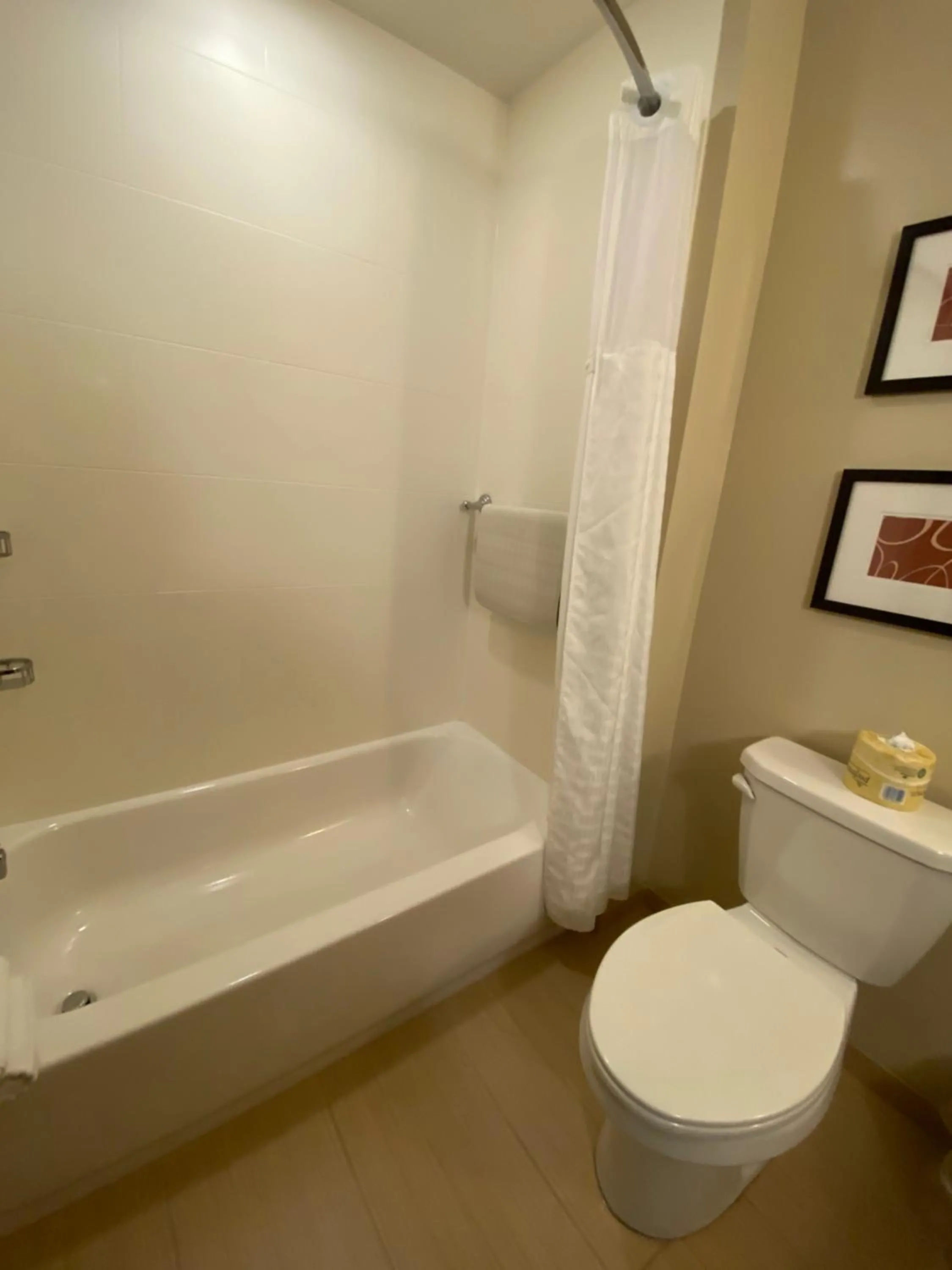 Bath in Comfort Suites Manheim - Lancaster