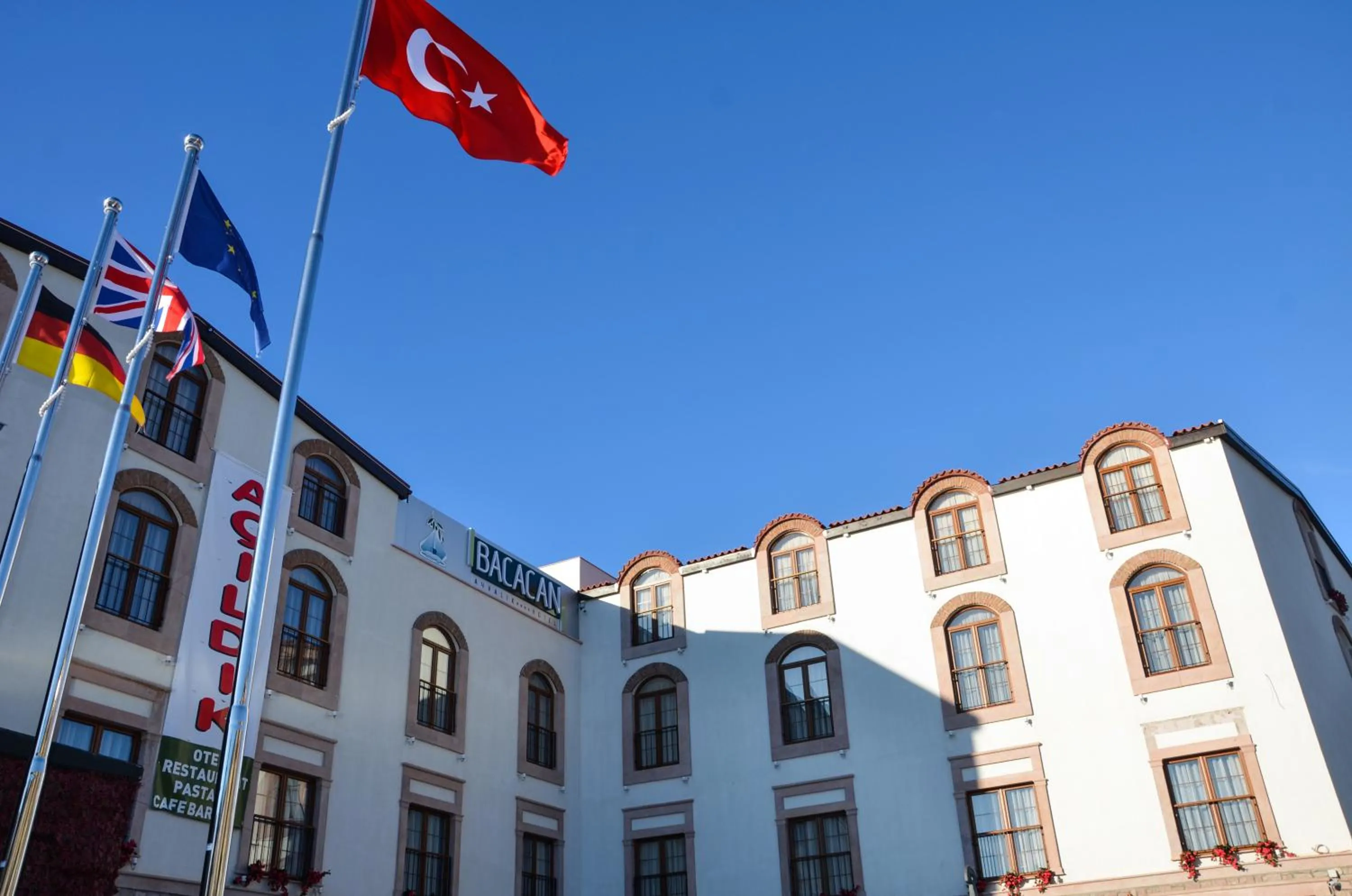 Facade/entrance in Bacacan Otel