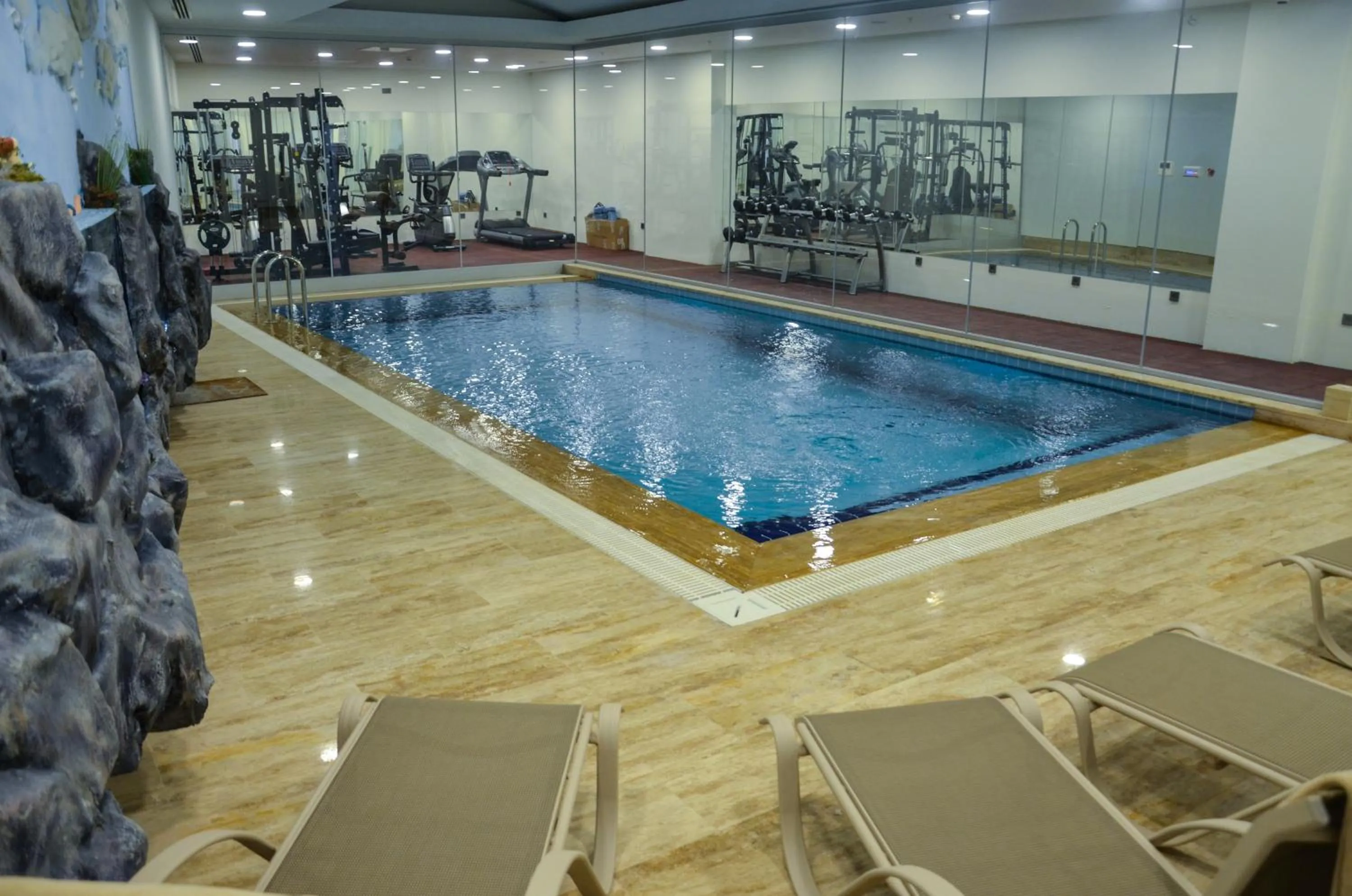 Swimming pool in Bacacan Otel