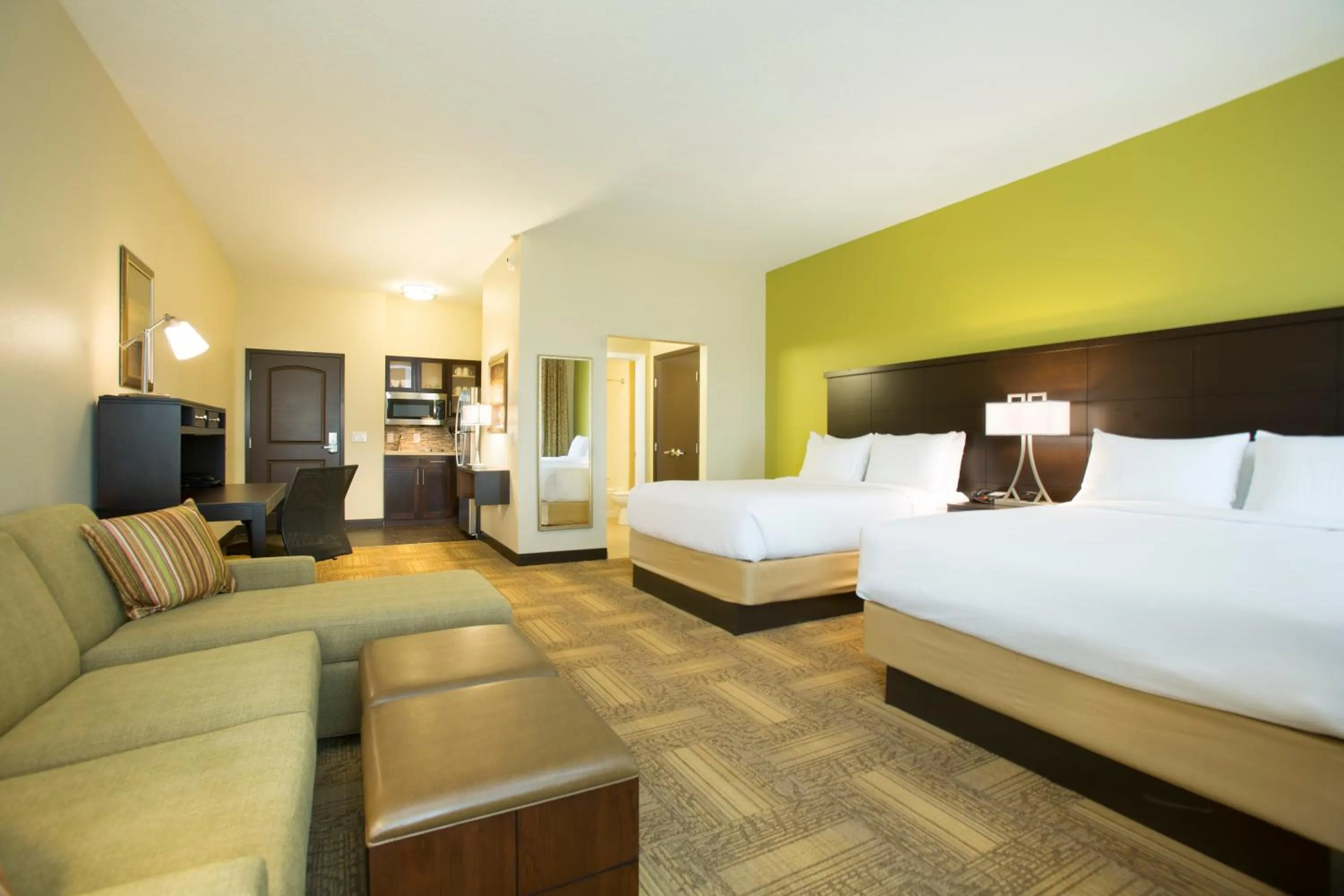 Kitchen or kitchenette, Bed in Staybridge Suites Orlando at SeaWorld by IHG - Free Breakfast & Shuttle to SeaWorld Parks