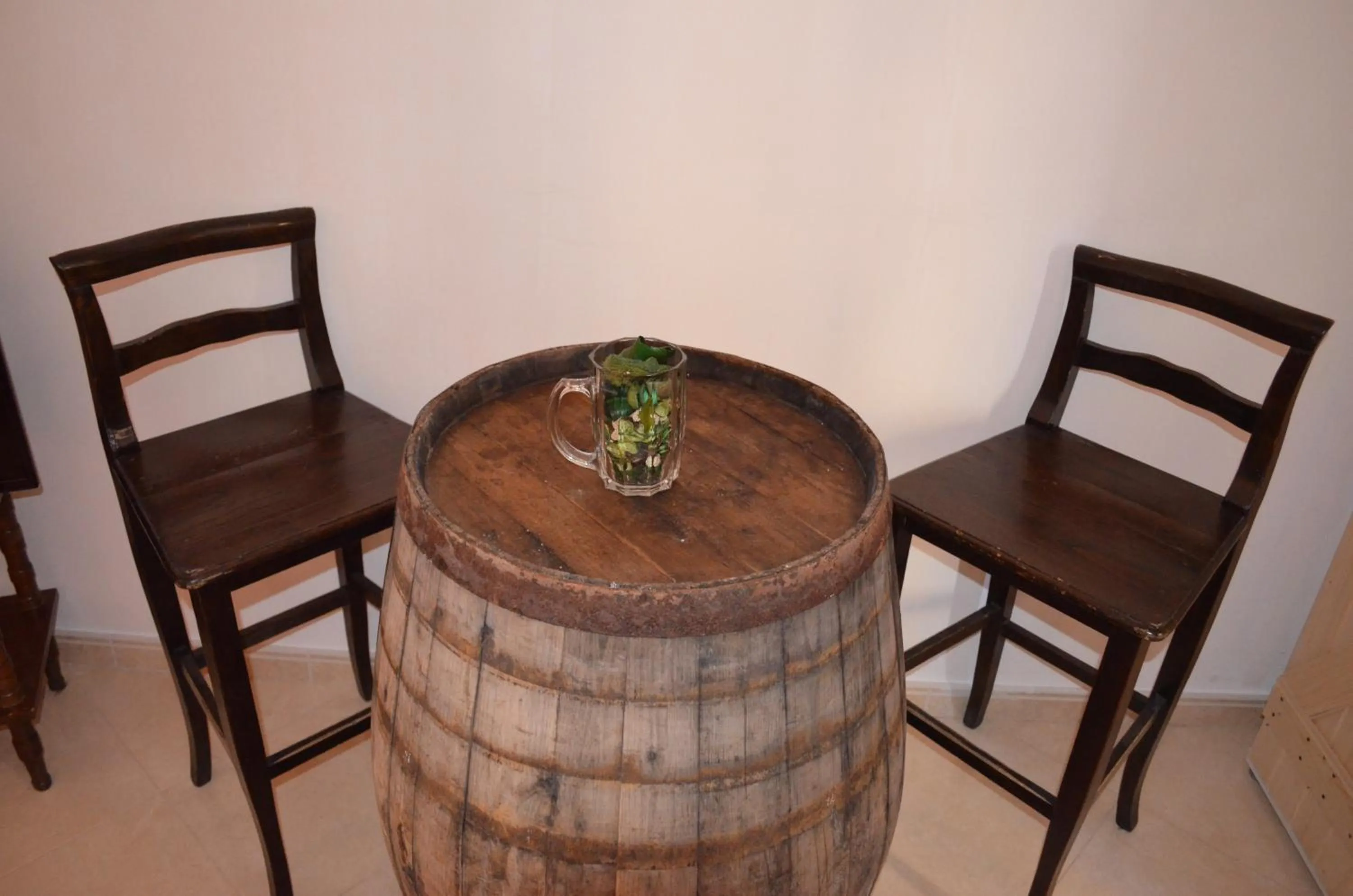 Decorative detail in Taormina Bed and BeerCraft