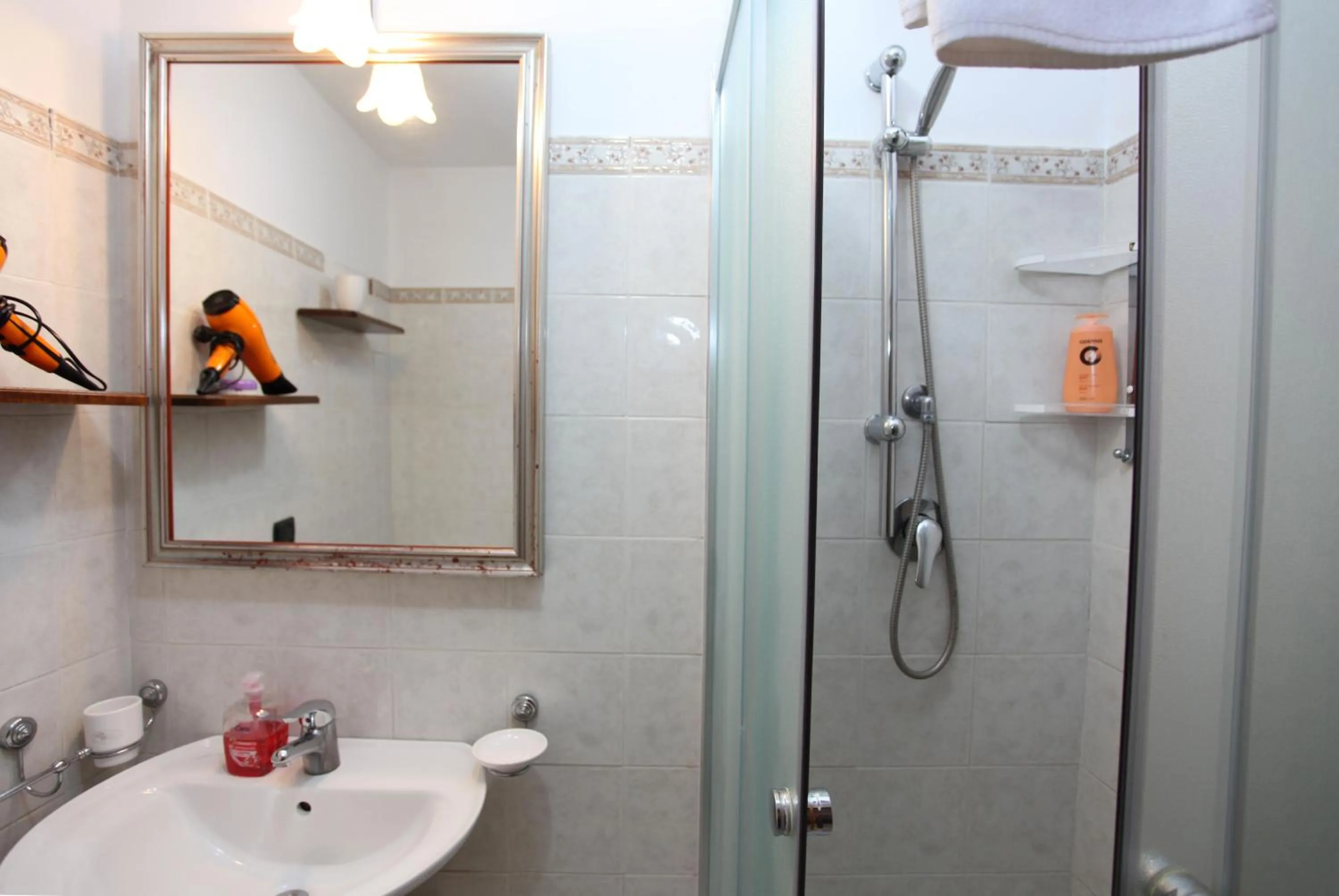 Bathroom in Taormina Bed and BeerCraft