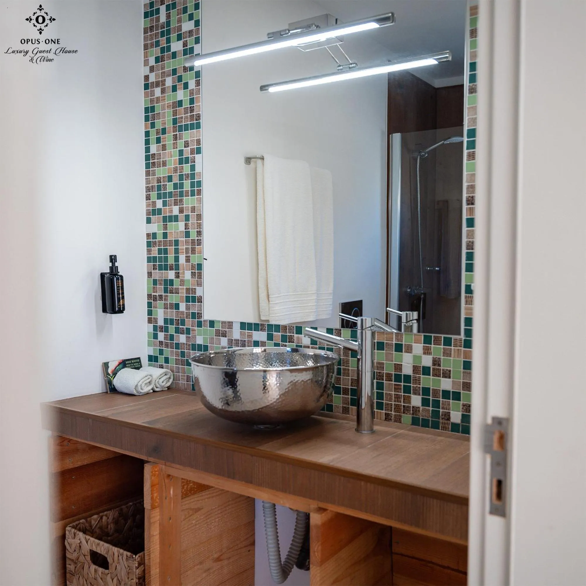 Opus One Luxury Guest House & Wine