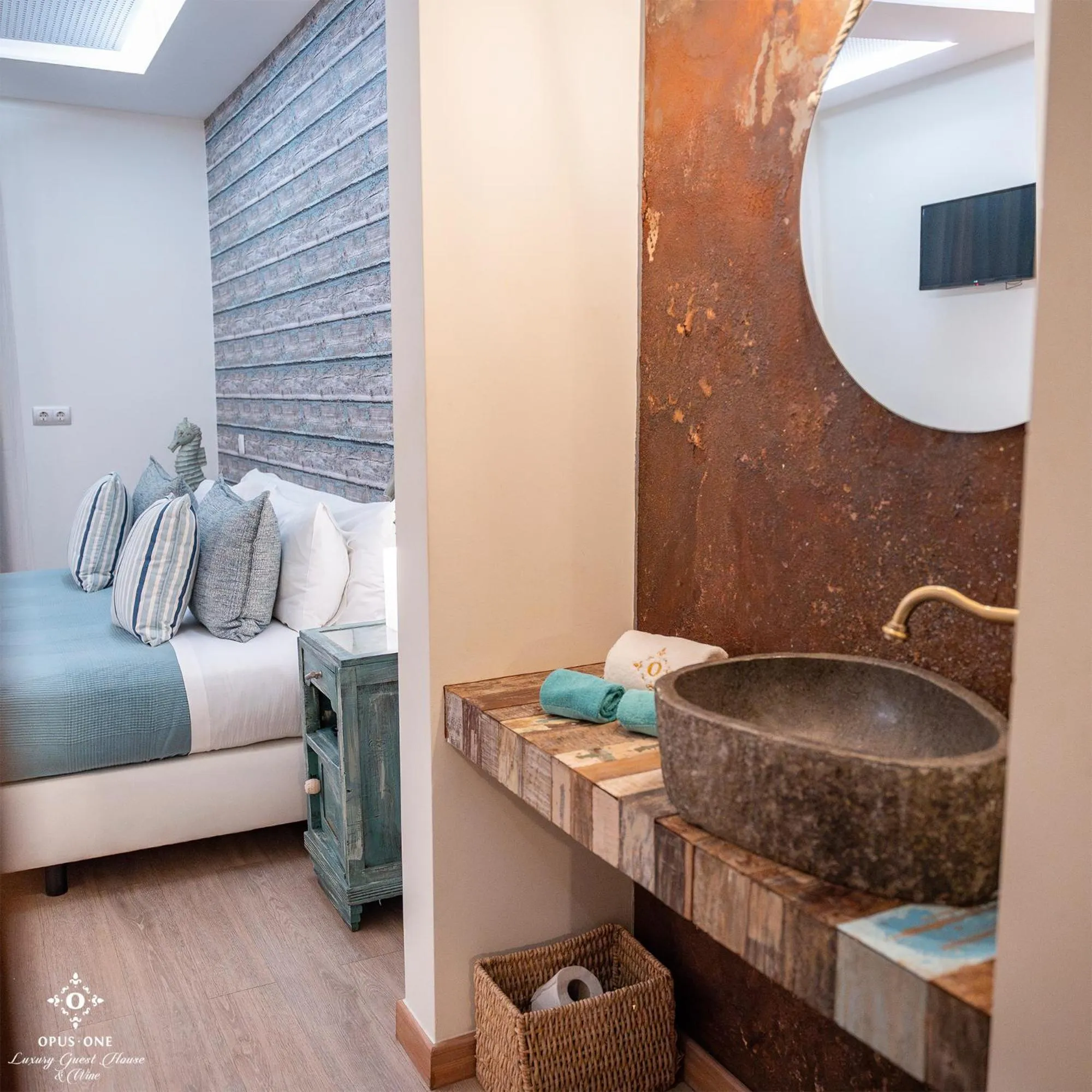 Opus One Luxury Guest House & Wine