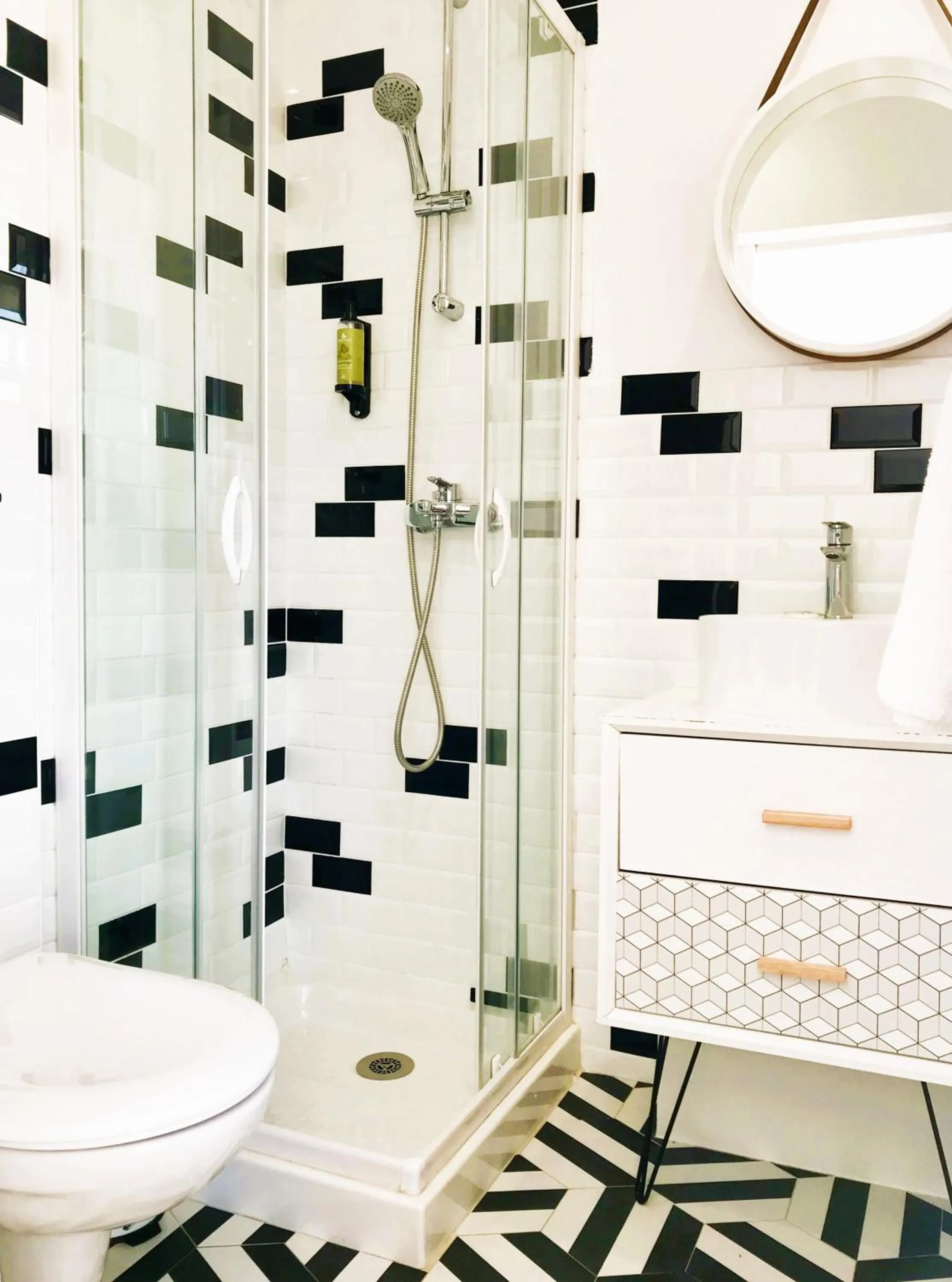 Bathroom in Les Volets Rouges - Hôtel Cassis - Situé dans le Parc National des Calanques