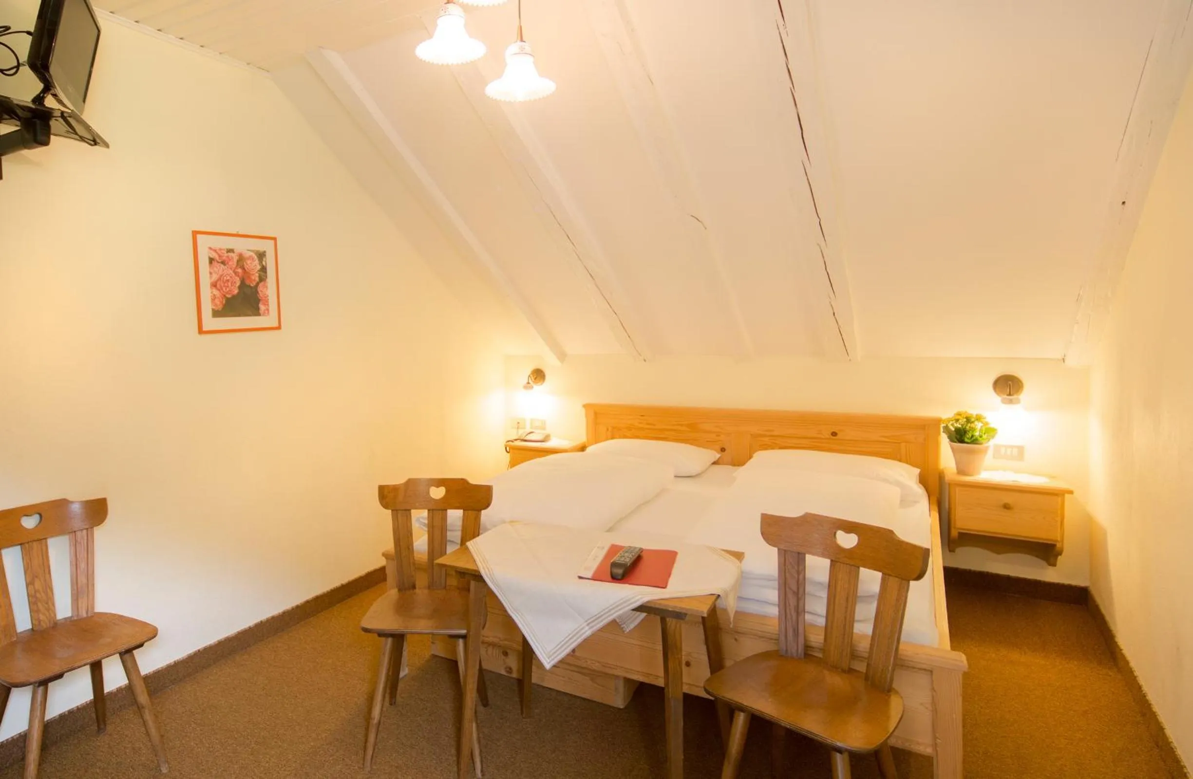 Photo of the whole room in Berghotel Kason