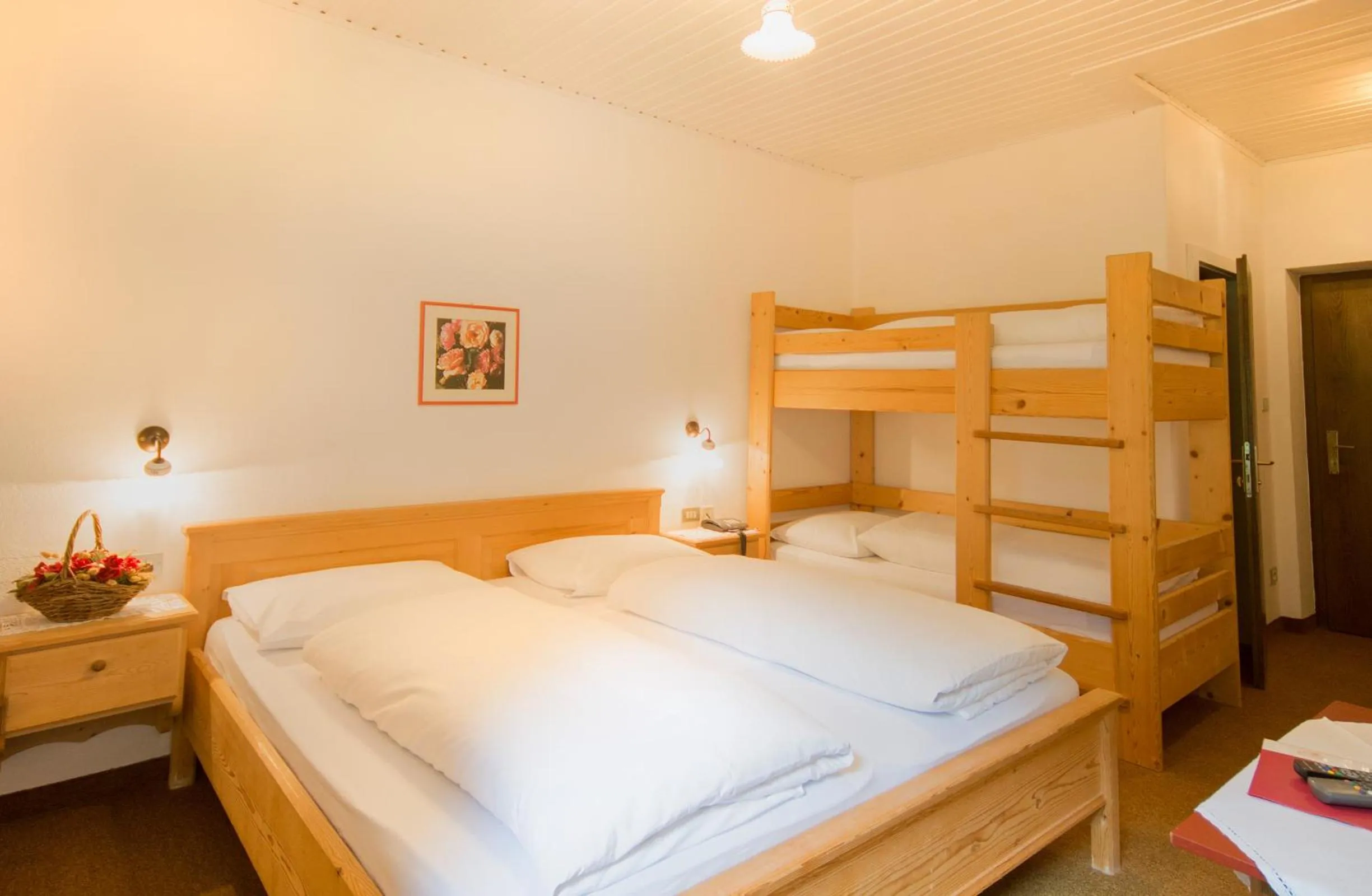 Photo of the whole room, Bed in Berghotel Kason