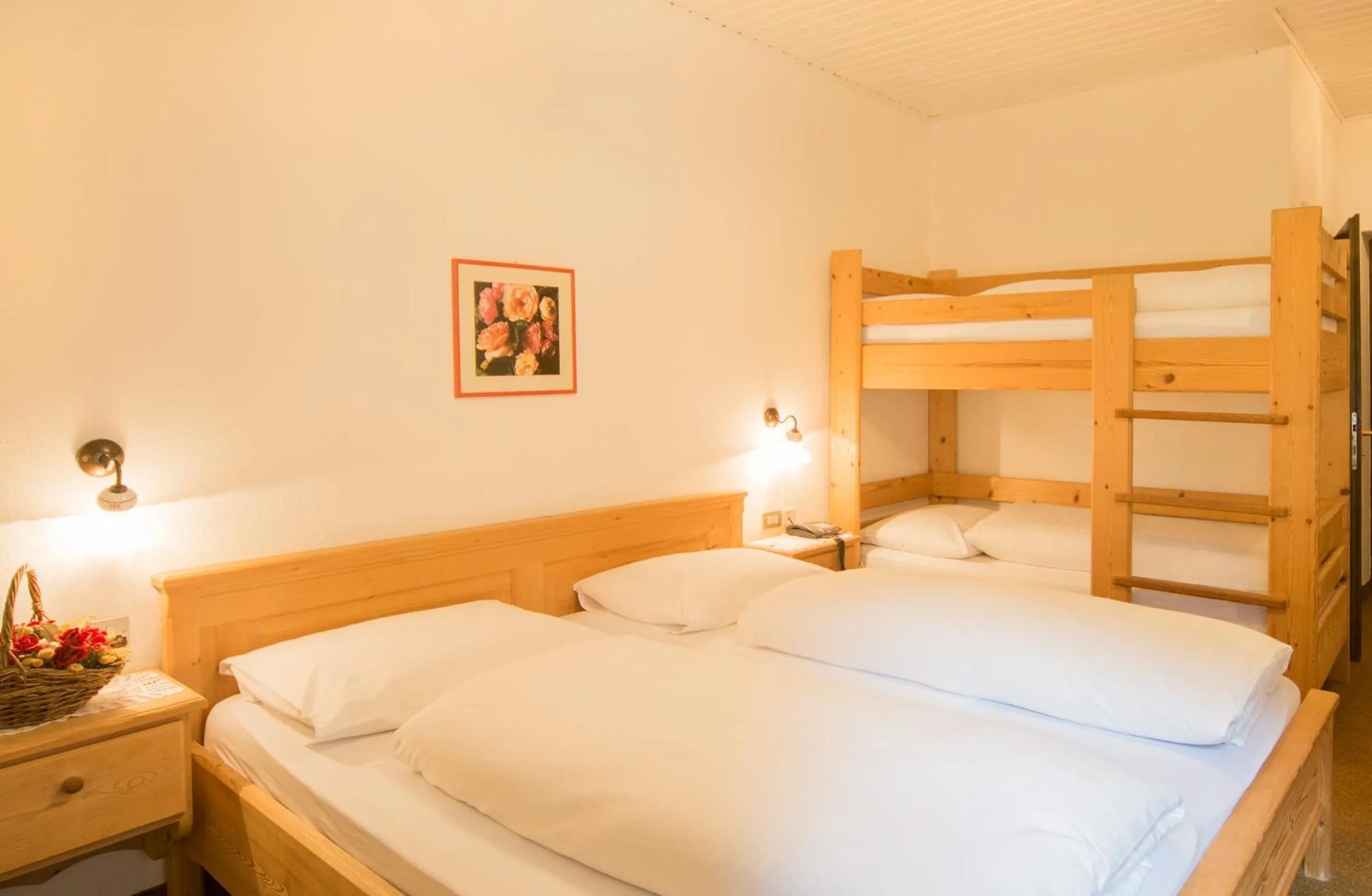 Photo of the whole room, Bed in Berghotel Kason