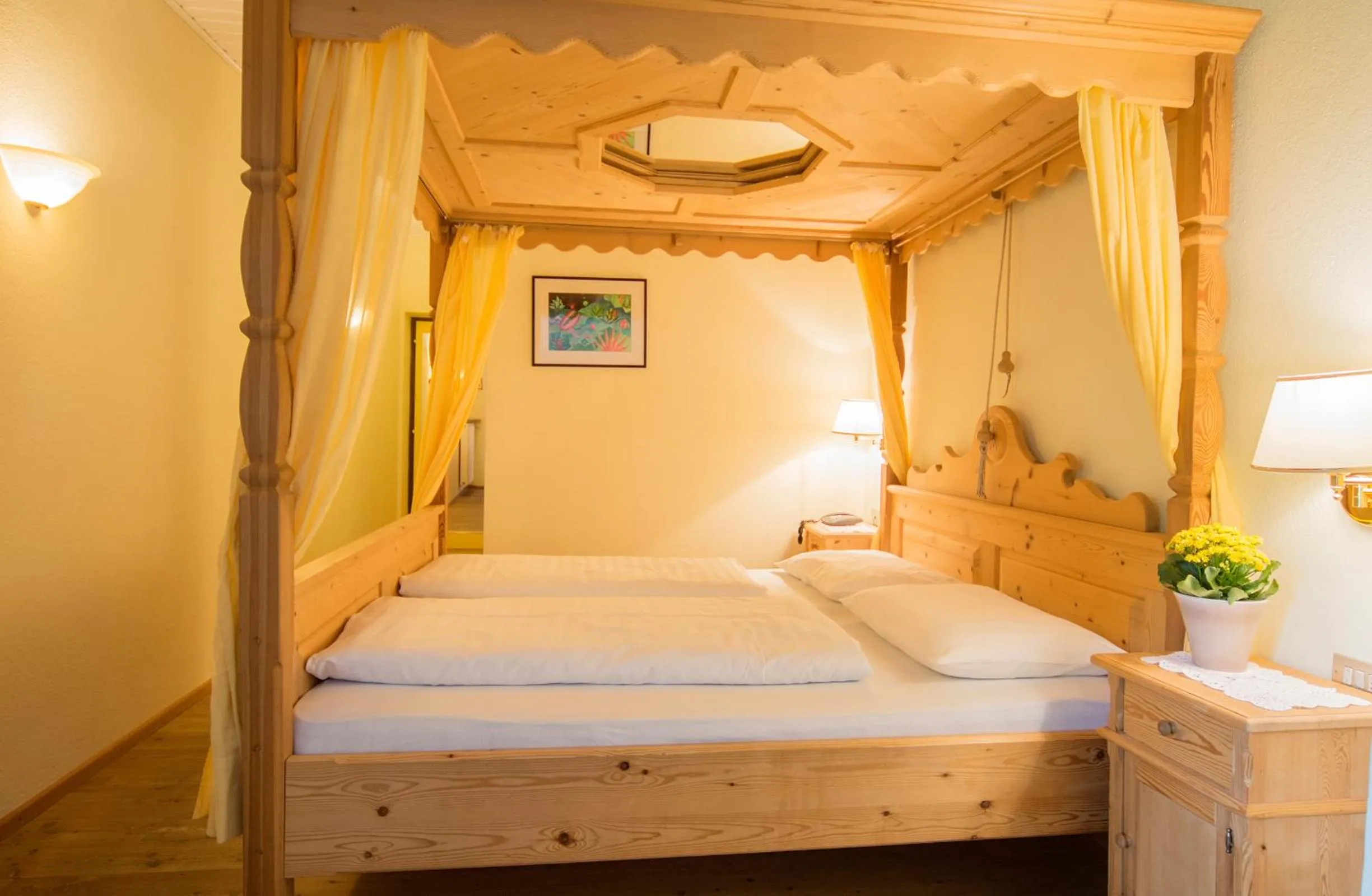 Photo of the whole room, Bed in Berghotel Kason