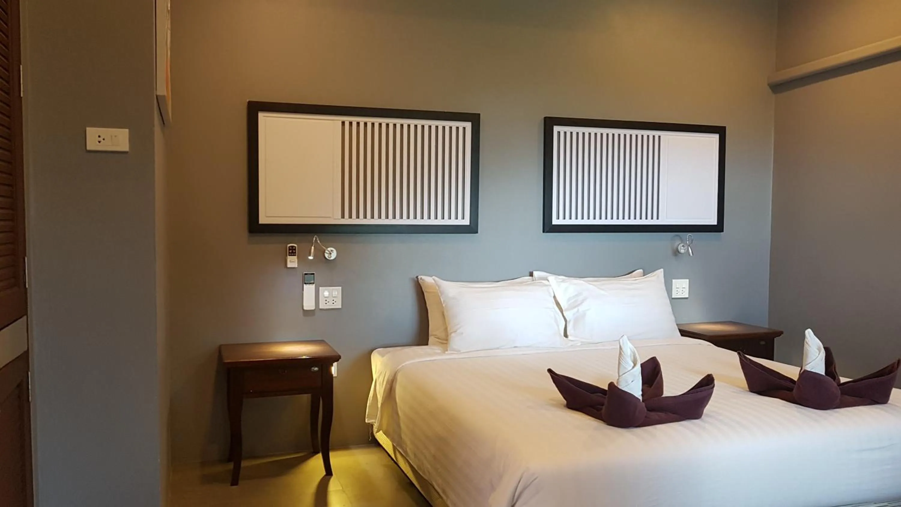 Bed in Balcony Villa