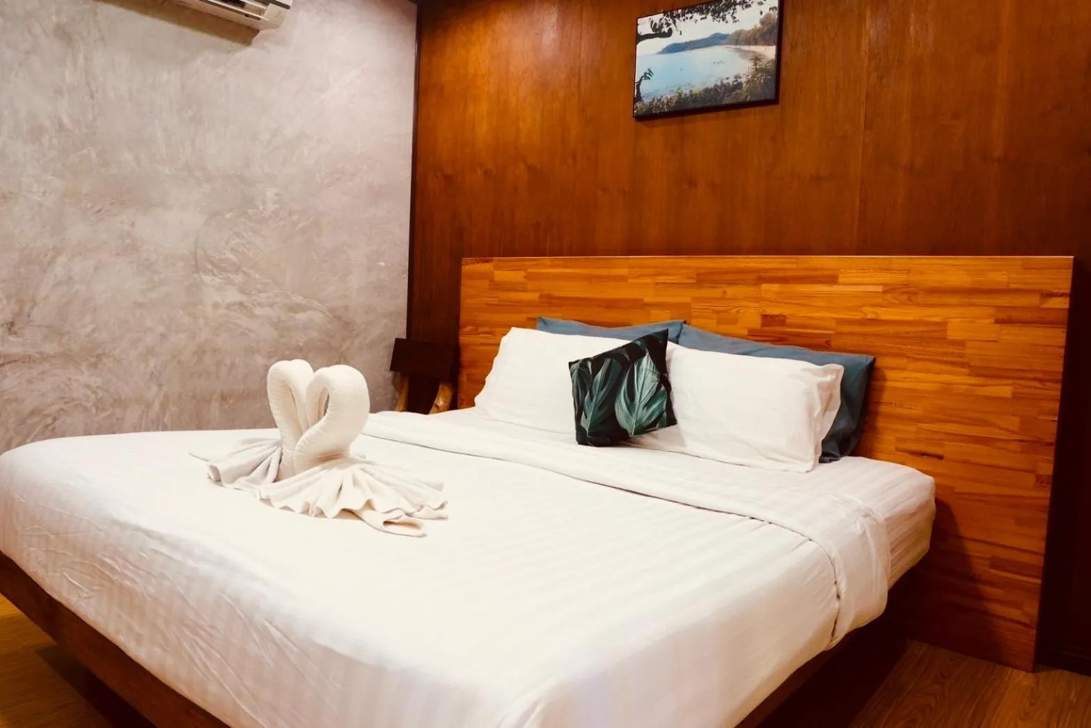 Bed in Suan Maprao Ko Kut Resort