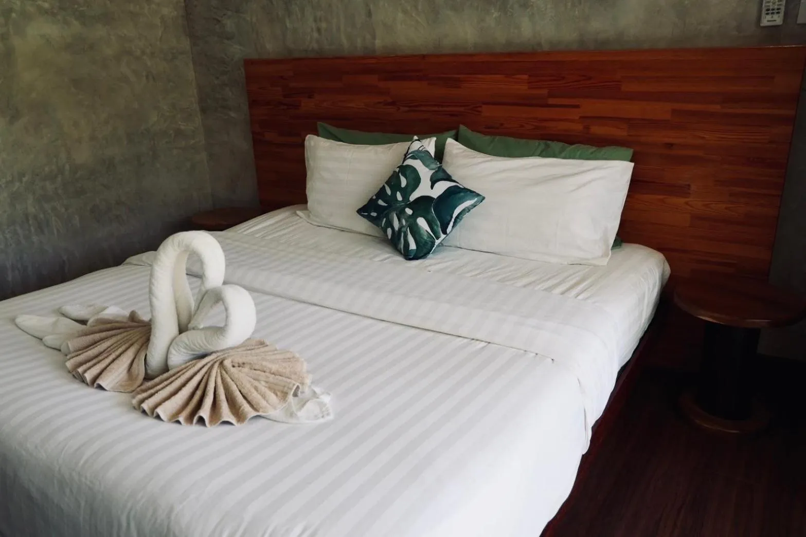 Bed in Suan Maprao Ko Kut Resort