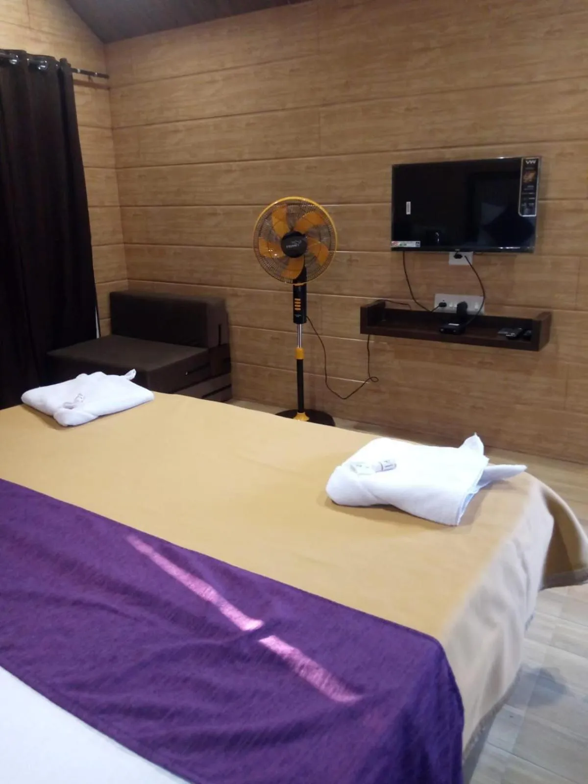 TV and multimedia, Bed in Whistling Waves Beach Resort