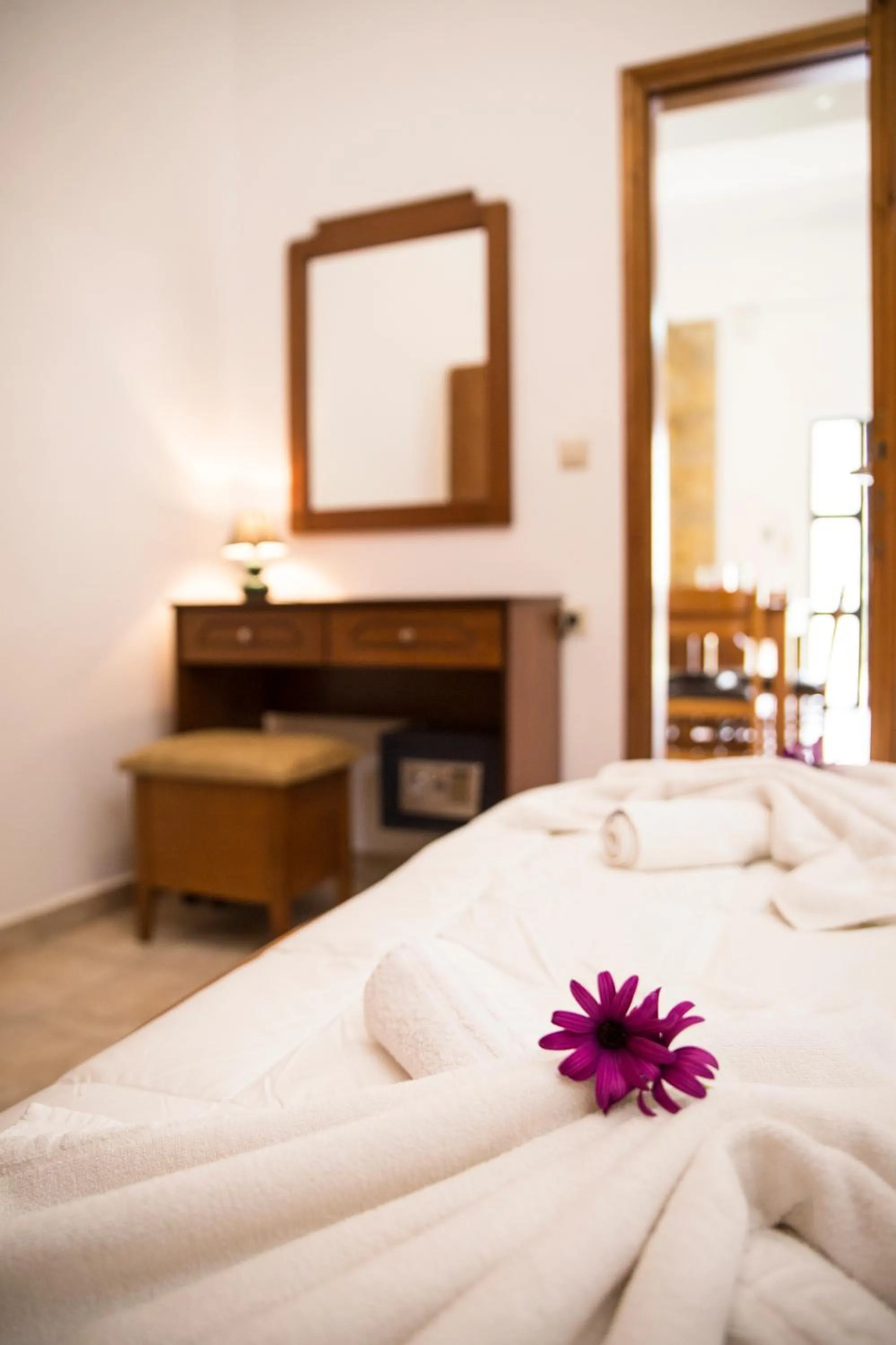 Agarathos Rooms & Pool Kaliviani -On the road to Balos