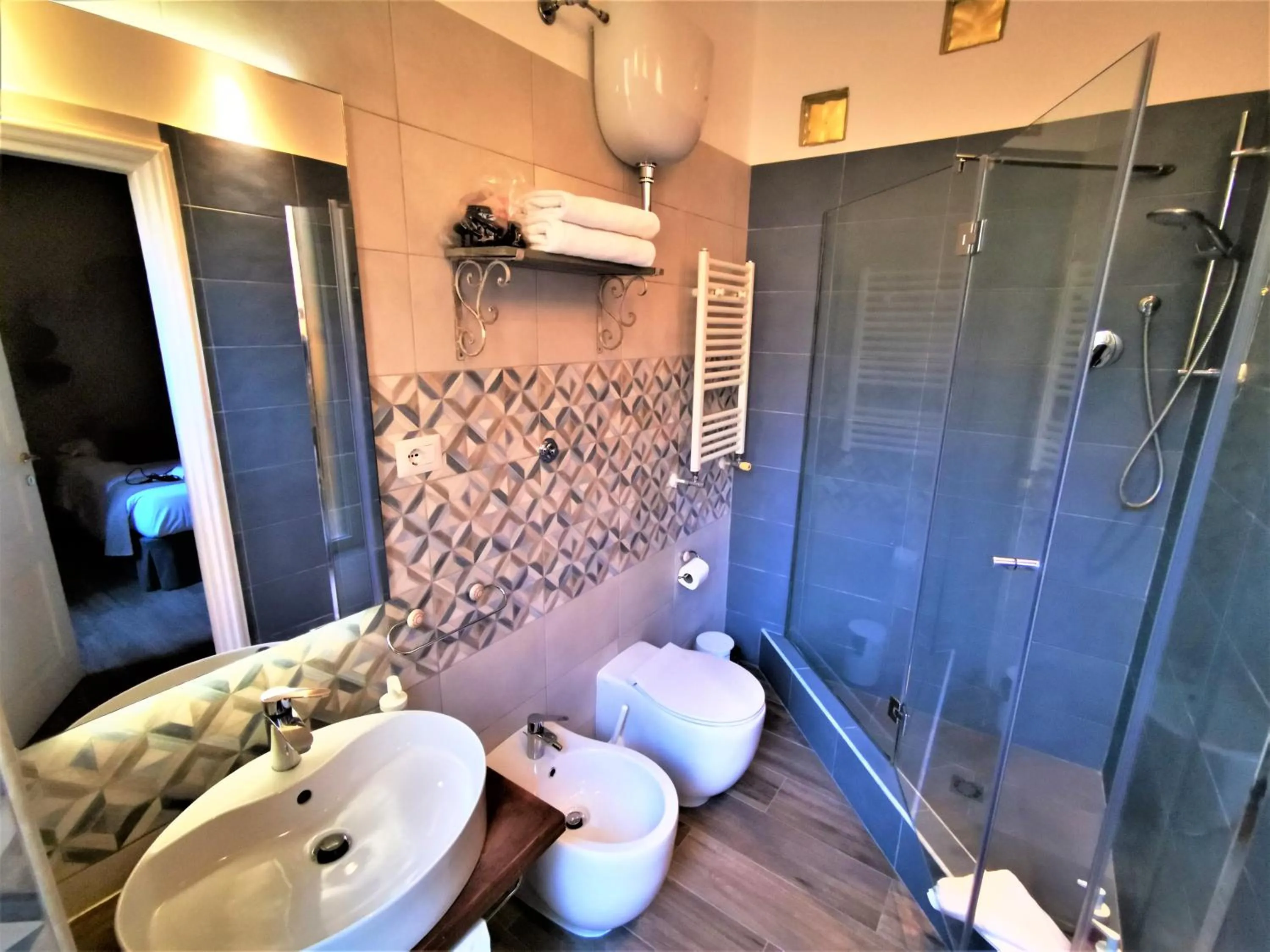 Shower in Bellezza Al Colosseo - B&B & Apts