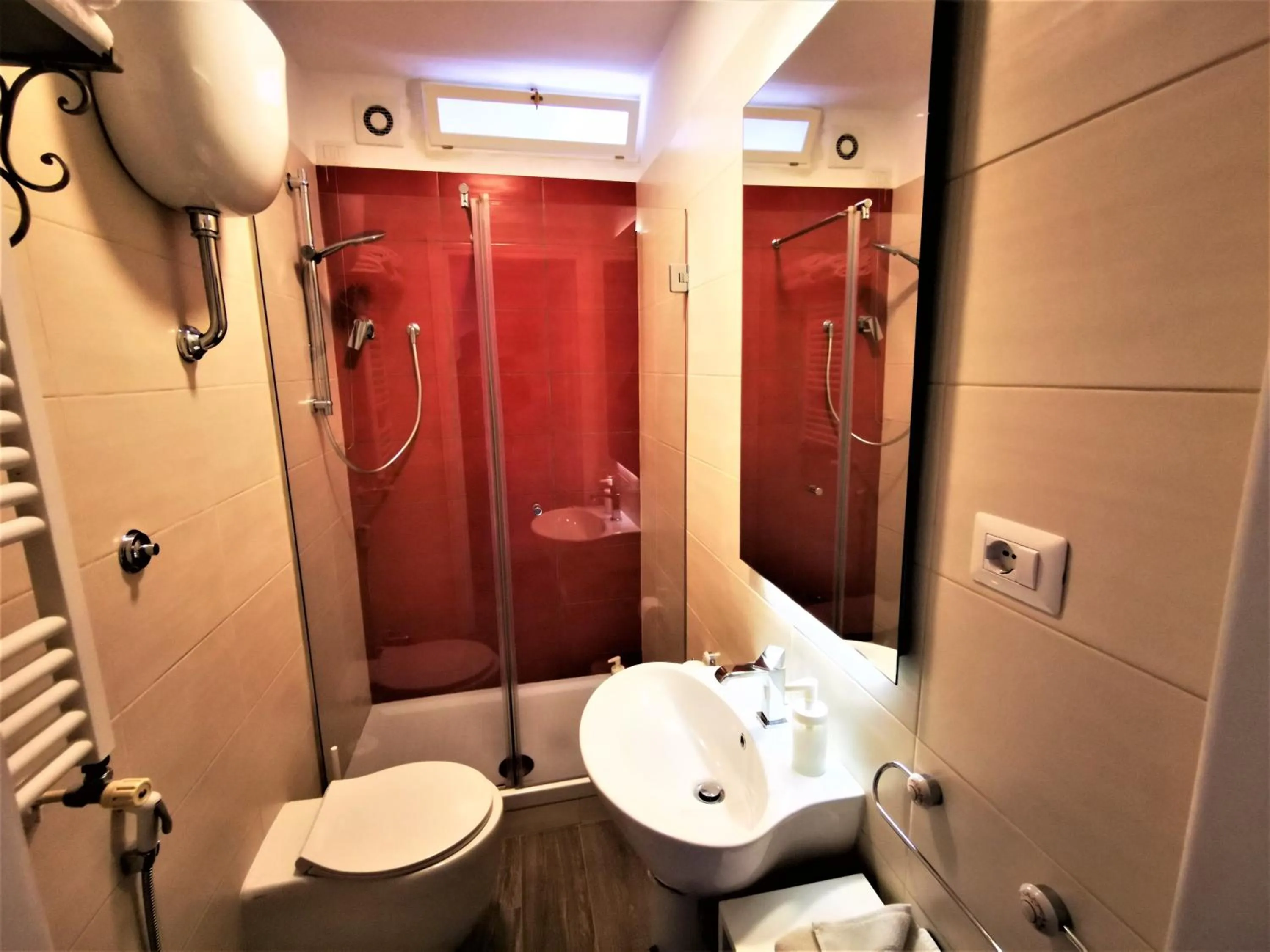 Shower in Bellezza Al Colosseo - B&B & Apts