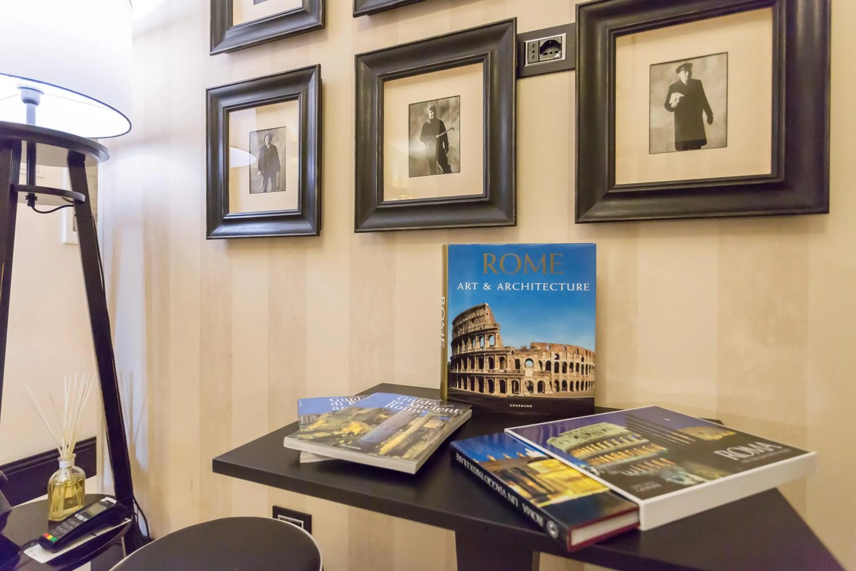 Decorative detail in Bellezza Al Colosseo - B&B & Apts