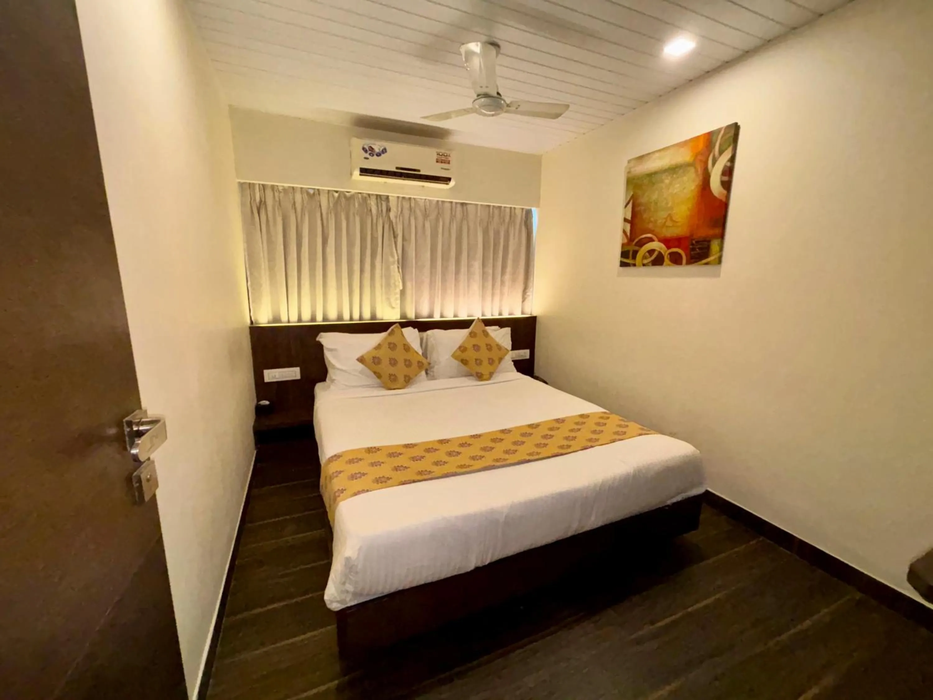 Bed in Hotel Sai Residency