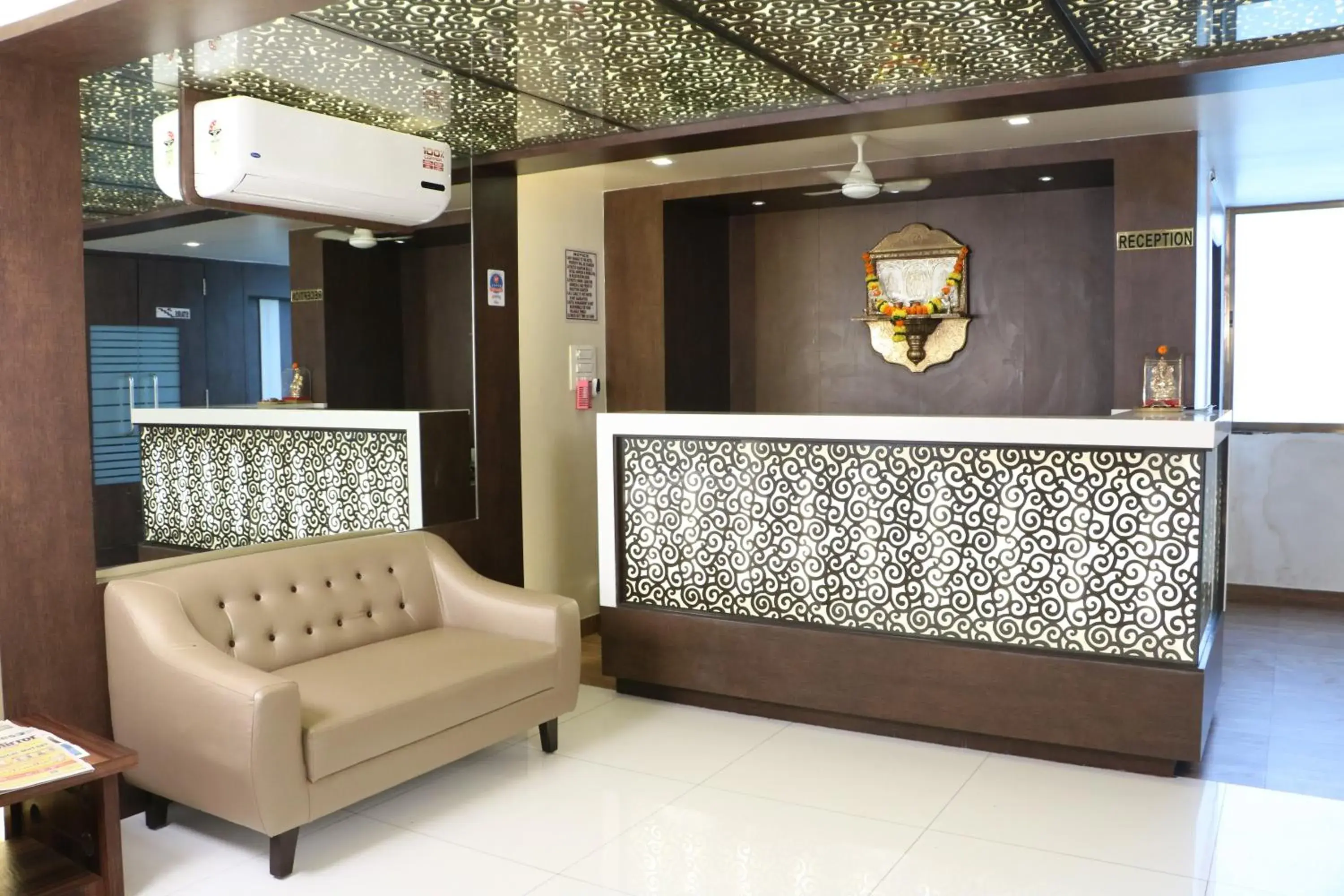 Lobby or reception in Hotel Sai Residency Lobby or reception in Hotel Sai Residency